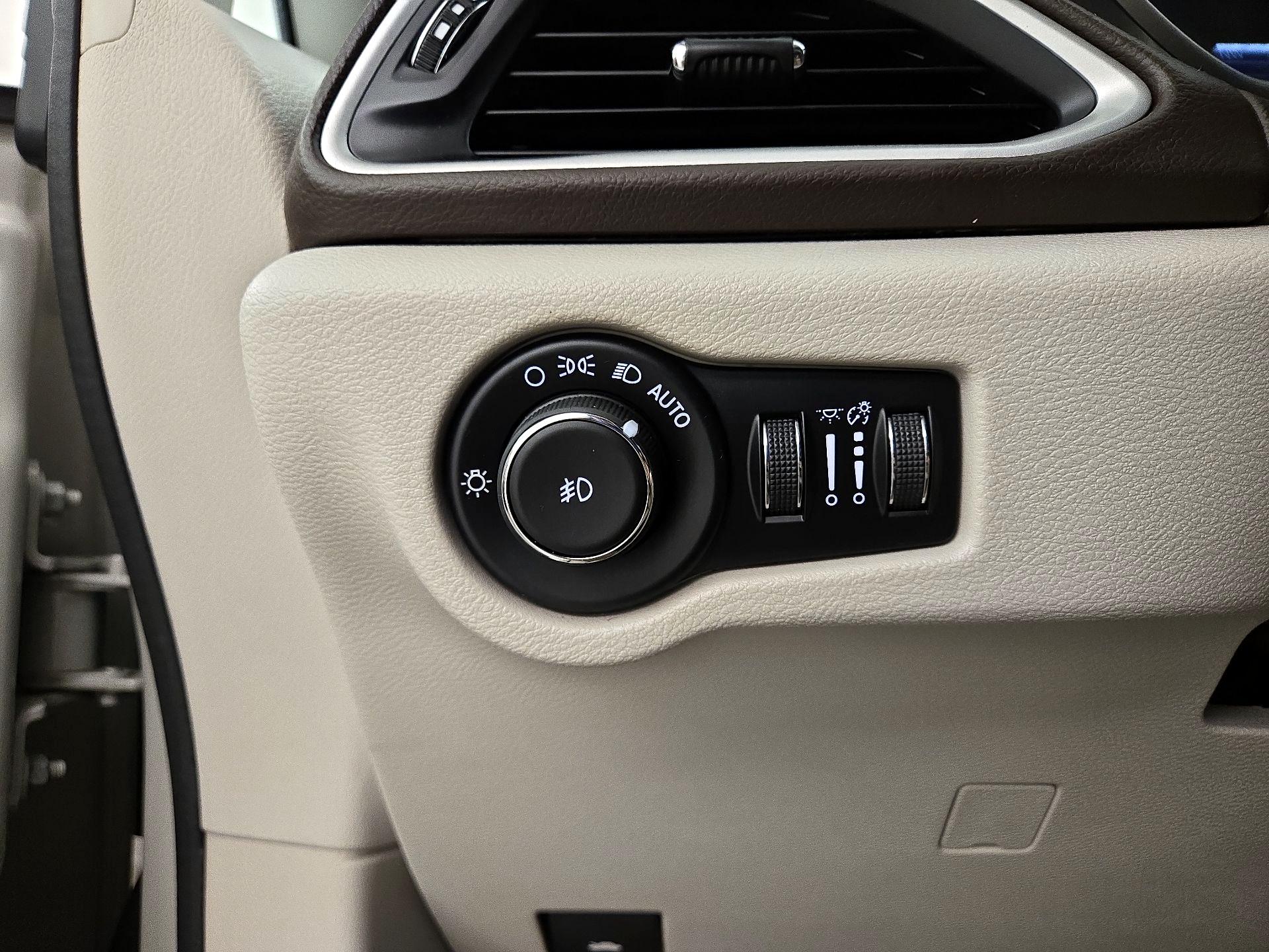 Thumbnail: 2017 Chrysler Pacifica - 13
