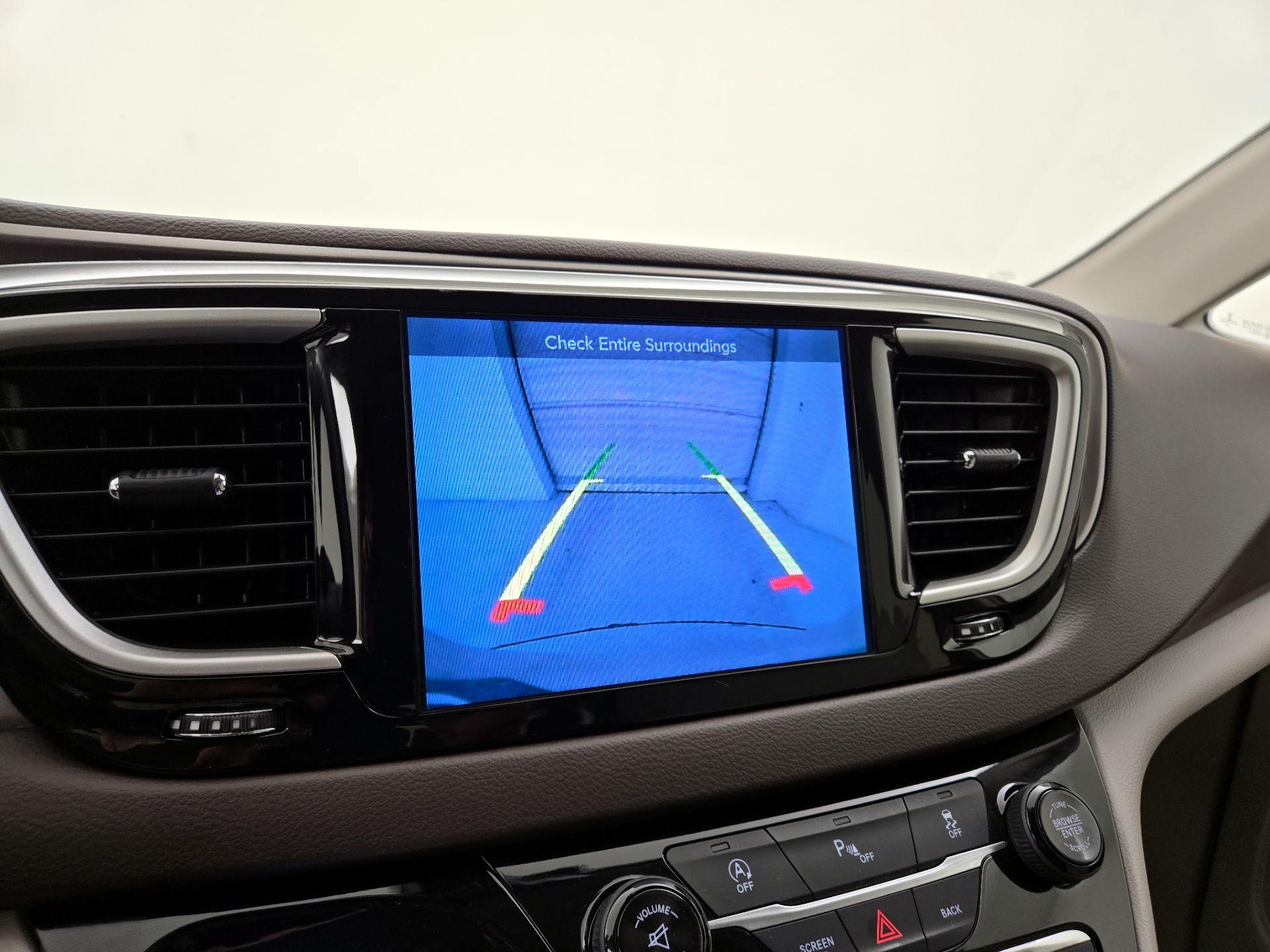 Thumbnail: 2017 Chrysler Pacifica - 14