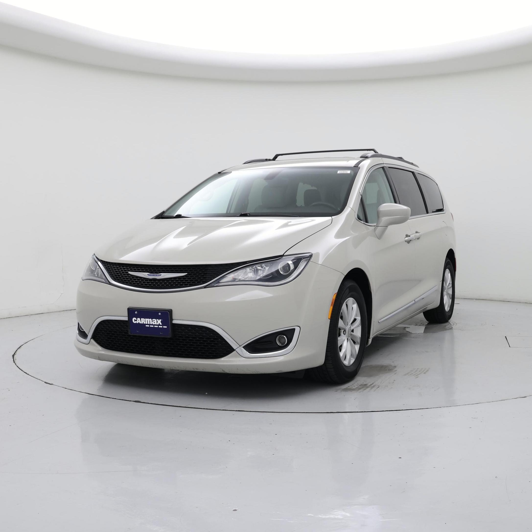 Thumbnail: 2017 Chrysler Pacifica - 4