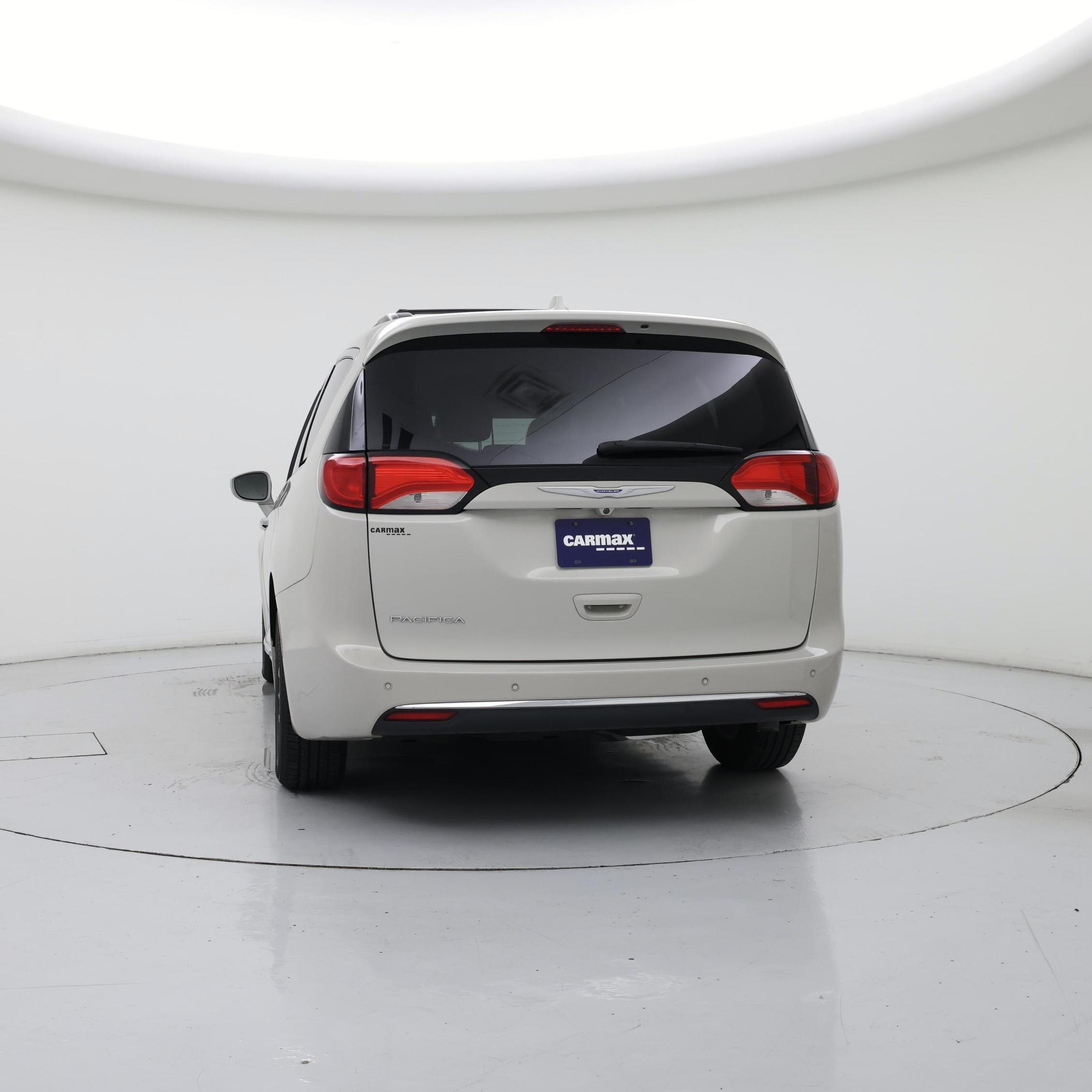 Thumbnail: 2017 Chrysler Pacifica - 6