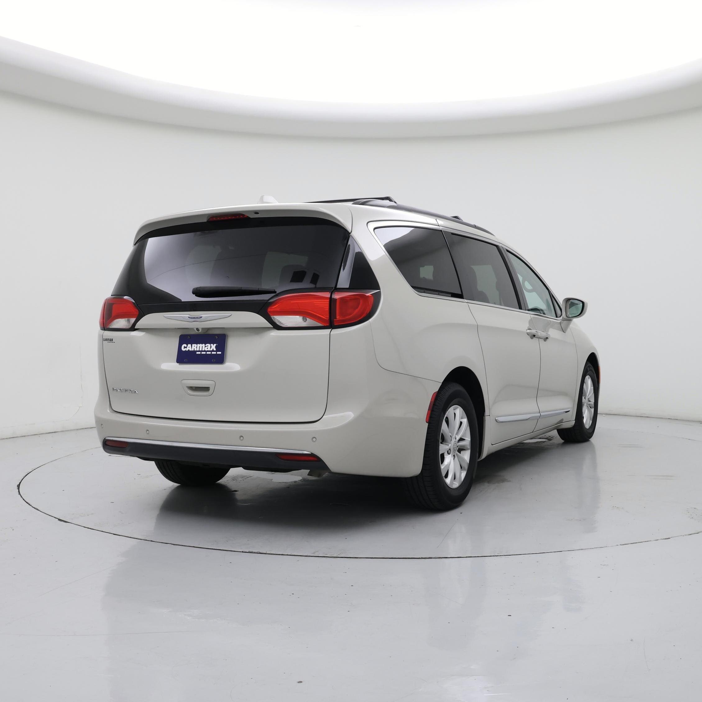 Thumbnail: 2017 Chrysler Pacifica - 8