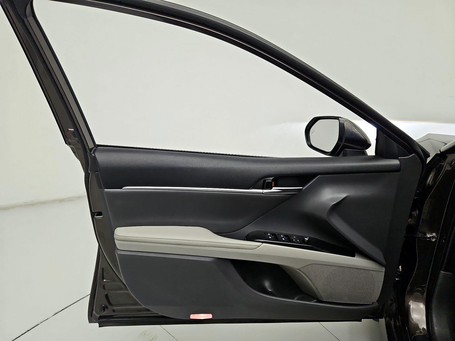 Thumbnail: 2020 Toyota Camry - 12