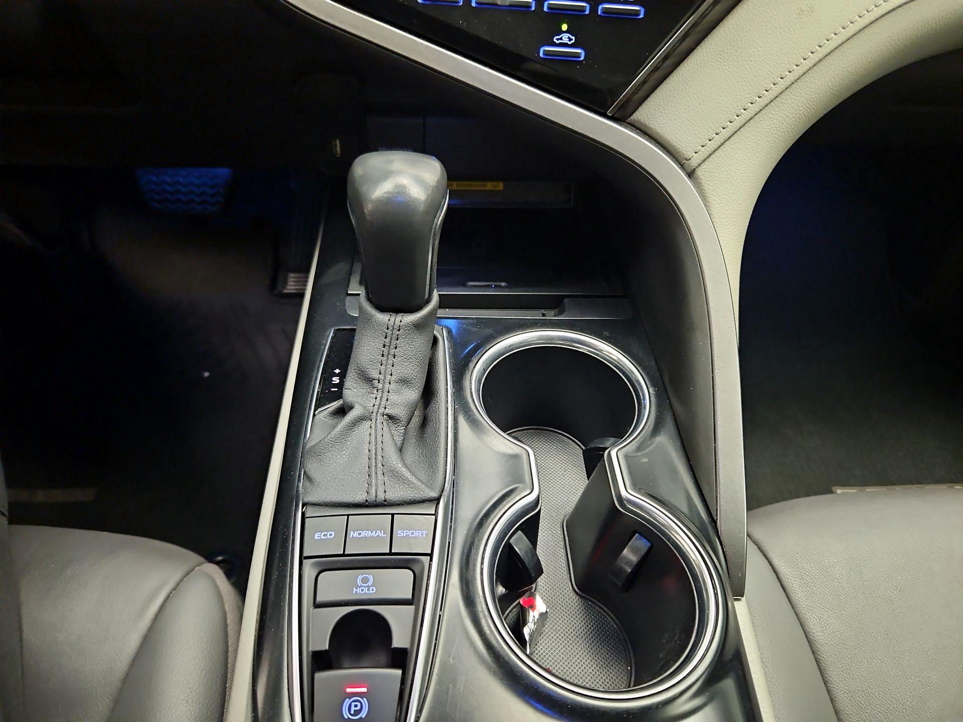 Thumbnail: 2020 Toyota Camry - 16