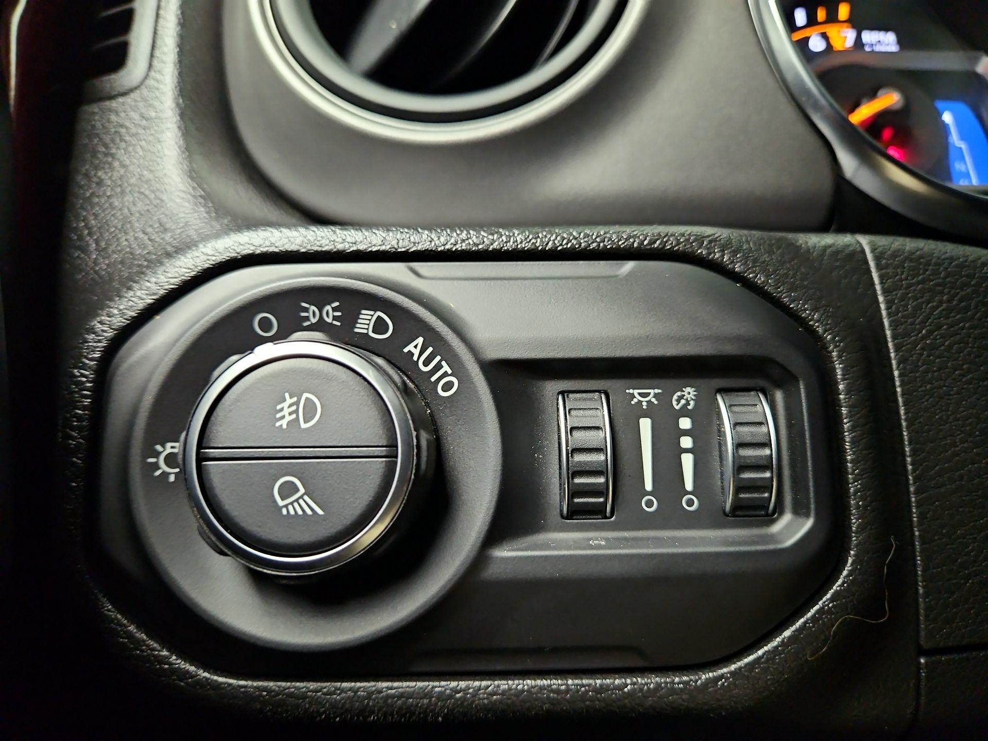 Thumbnail: 2022 Jeep Gladiator - 13