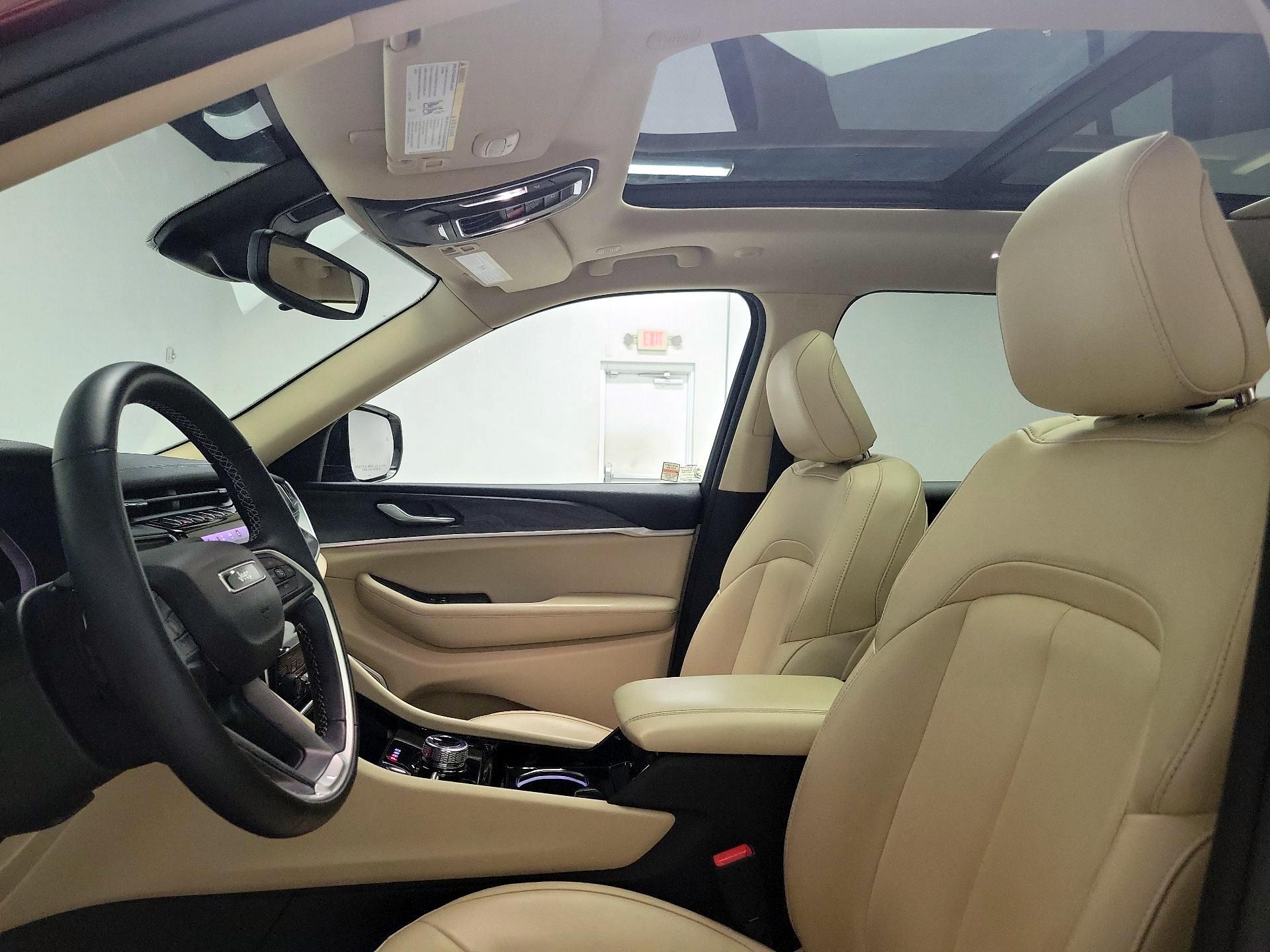 Thumbnail: 2022 Jeep Grand Cherokee - 20