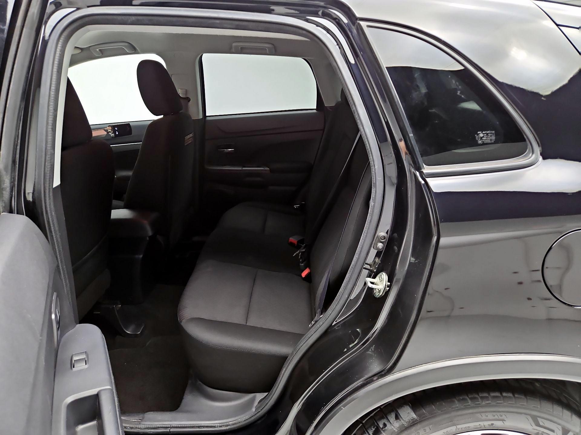 Thumbnail: 2017 Mitsubishi Outlander Sport - 19