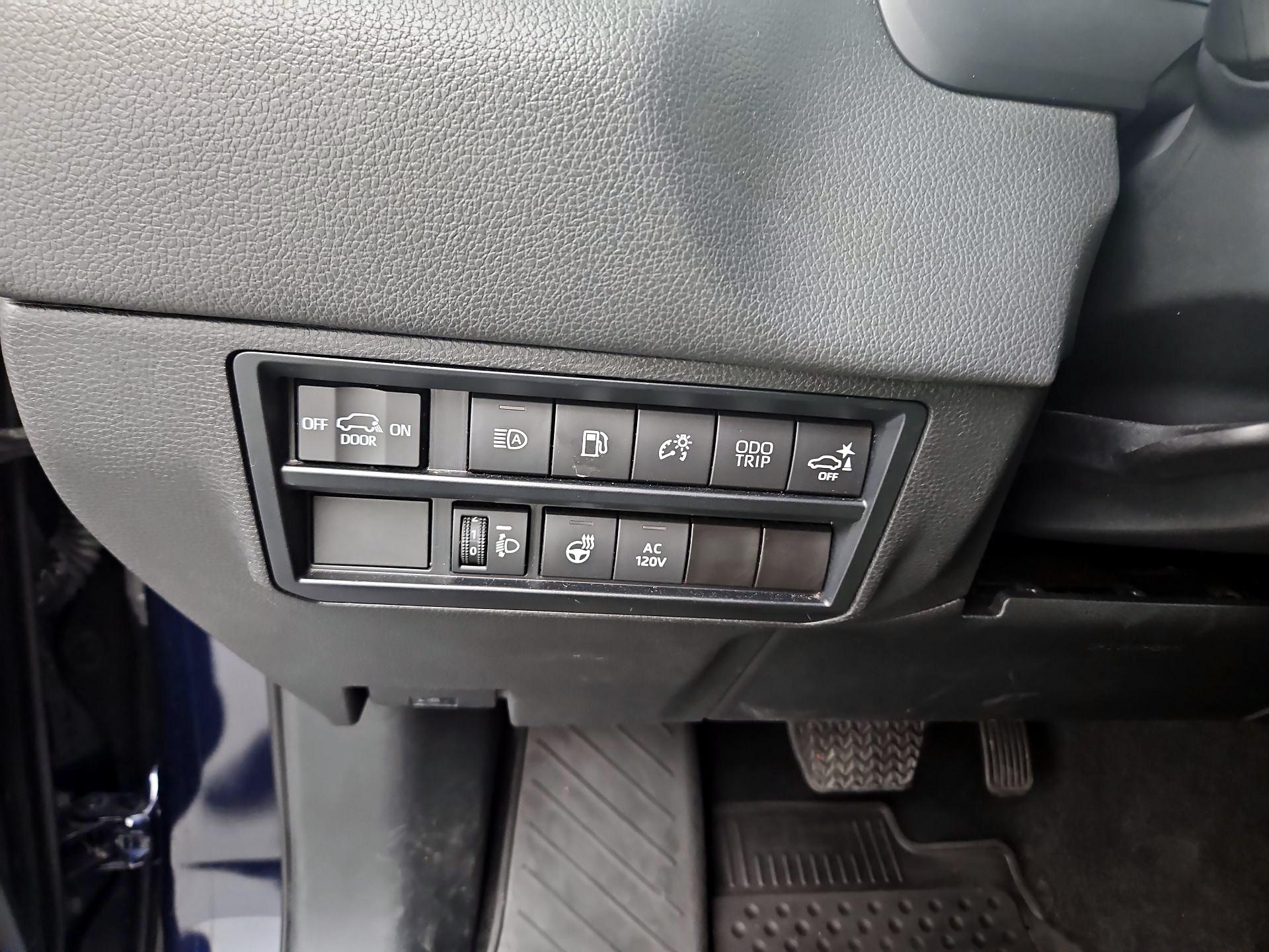 Thumbnail: 2023 Toyota Sequoia - 13