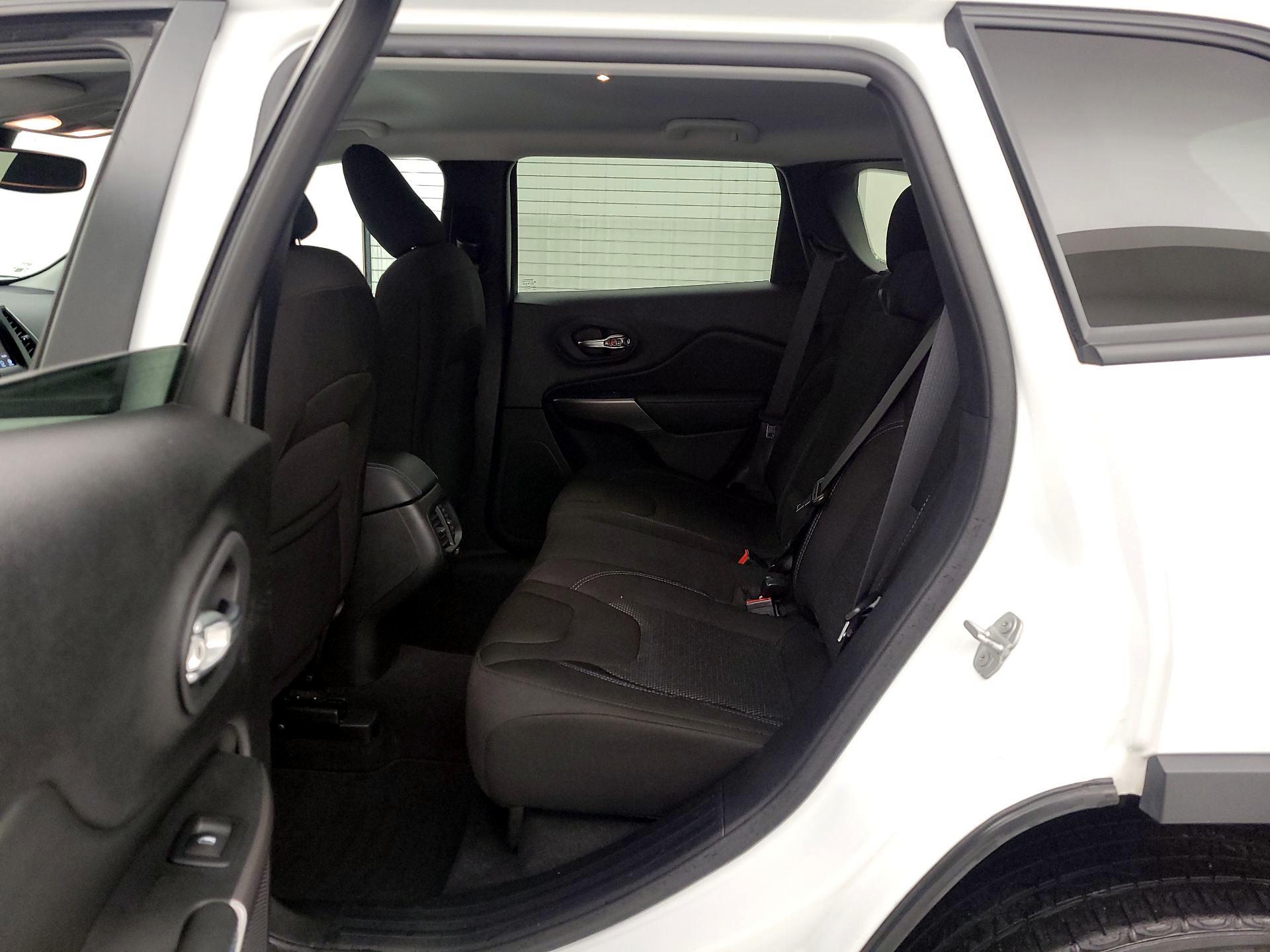 Thumbnail: 2021 Jeep Cherokee - 19