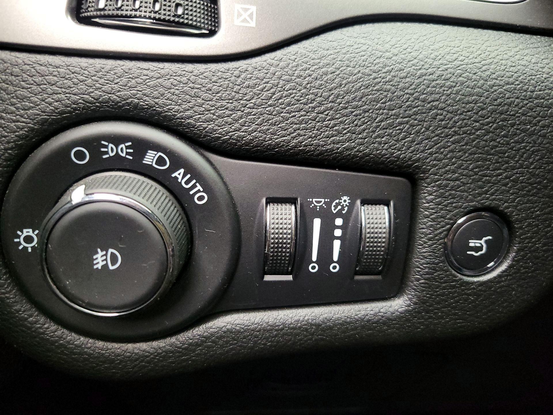 Thumbnail: 2022 Jeep Cherokee - 13