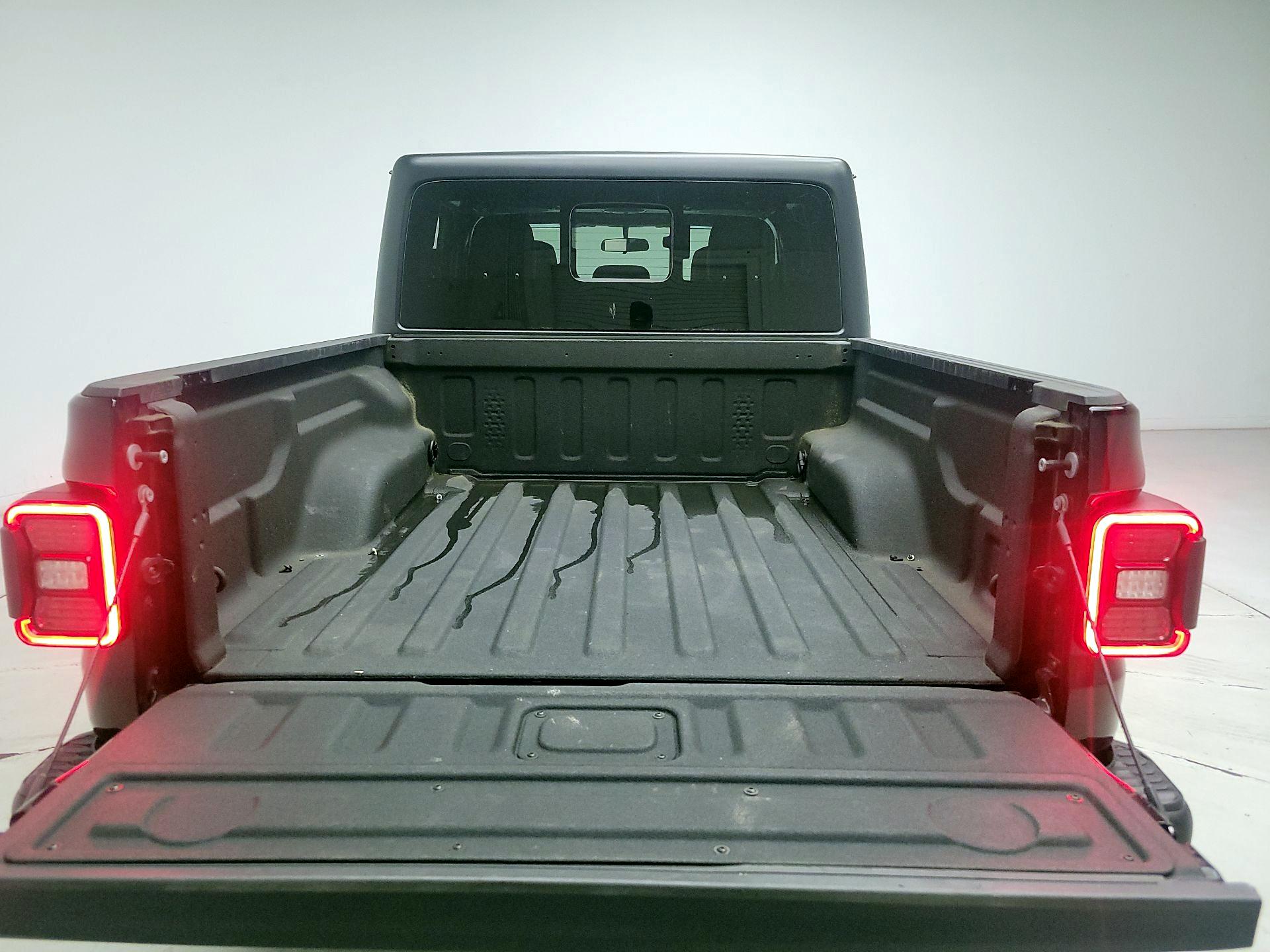 Thumbnail: 2021 Jeep Gladiator - 19