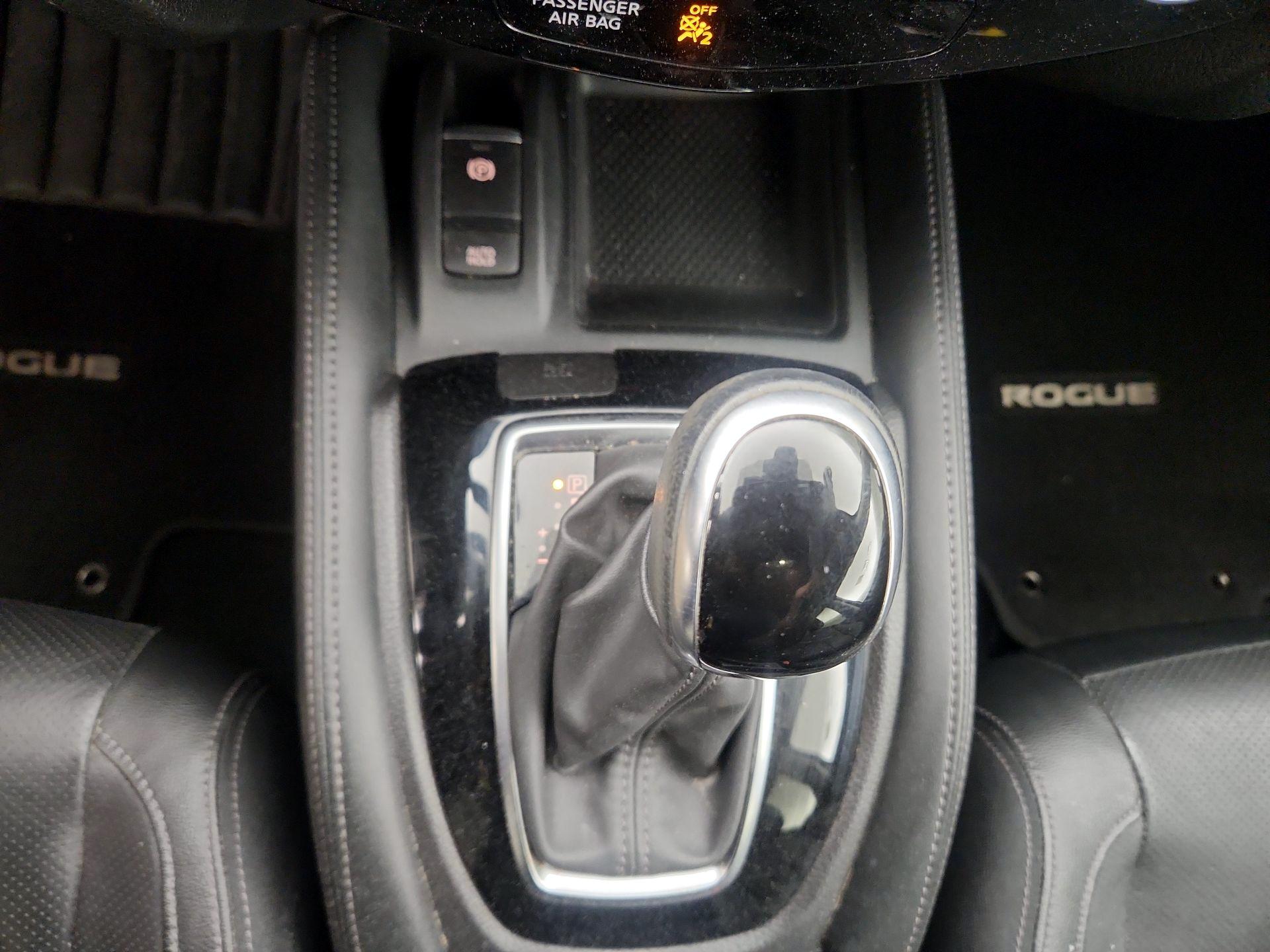 Thumbnail: 2020 Nissan Rogue - 18