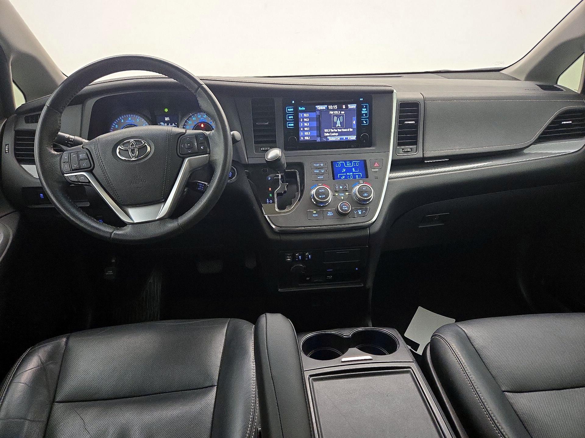 Thumbnail: 2015 Toyota Sienna - 9