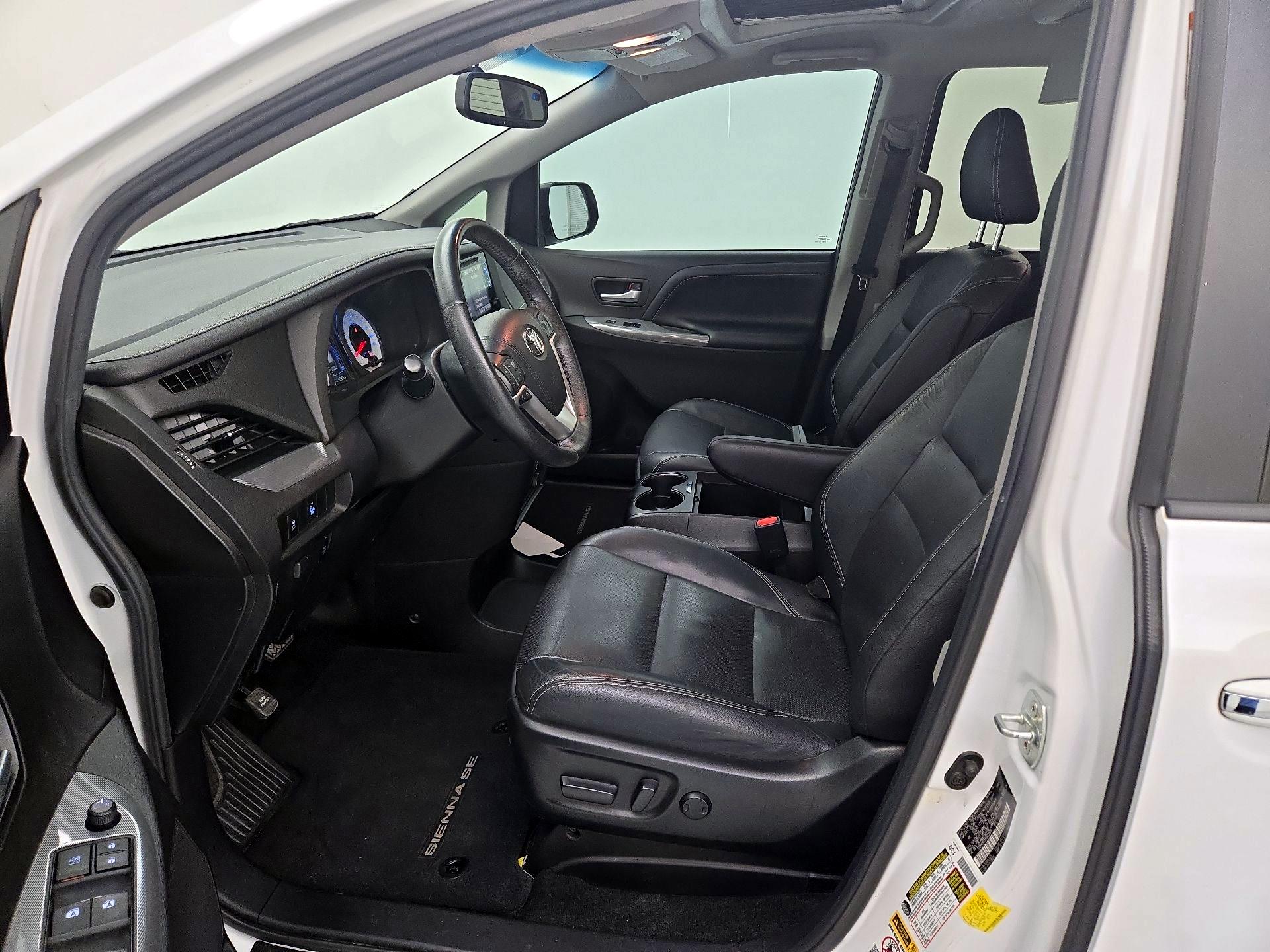Thumbnail: 2015 Toyota Sienna - 11