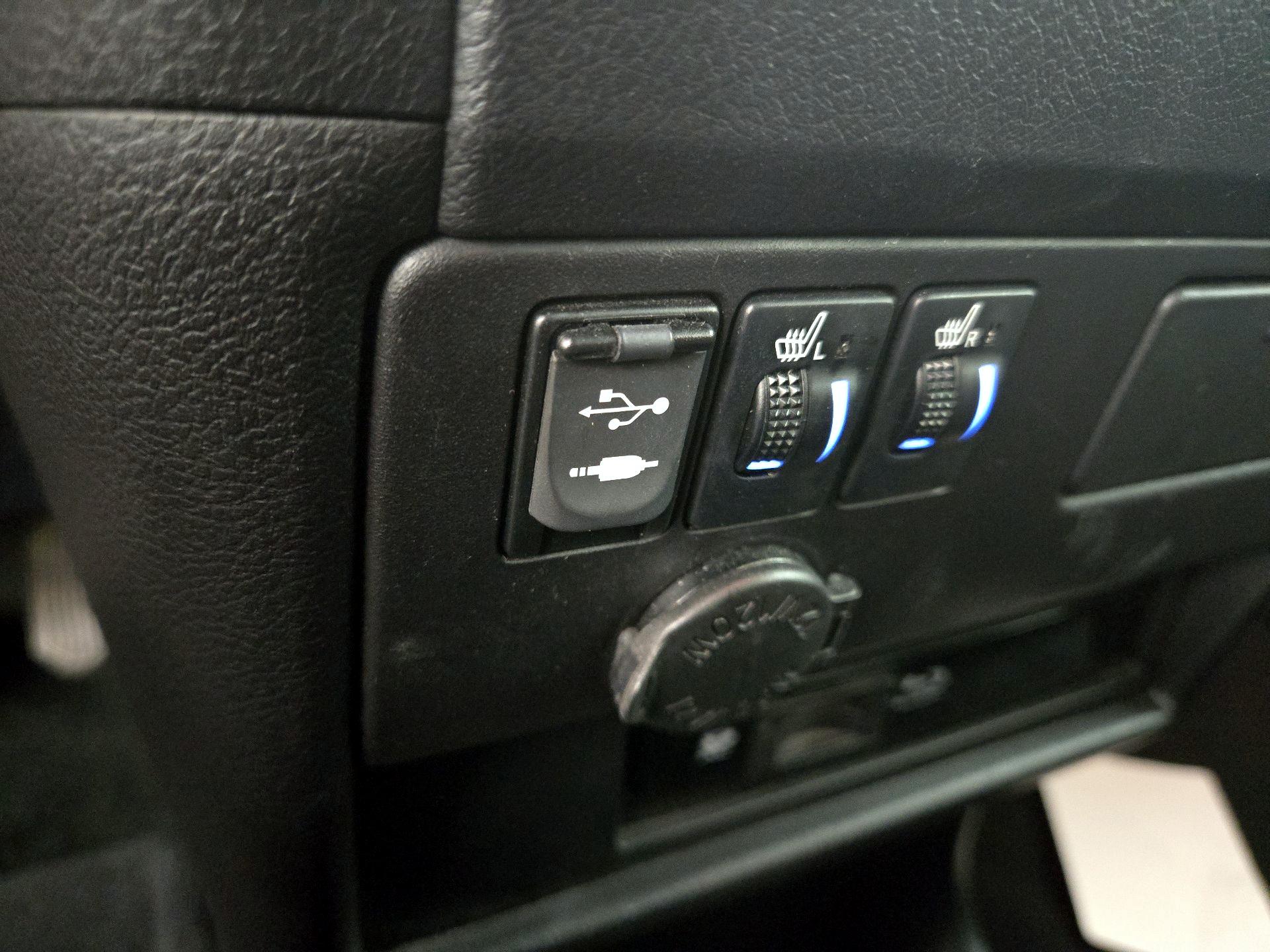 Thumbnail: 2015 Toyota Sienna - 18