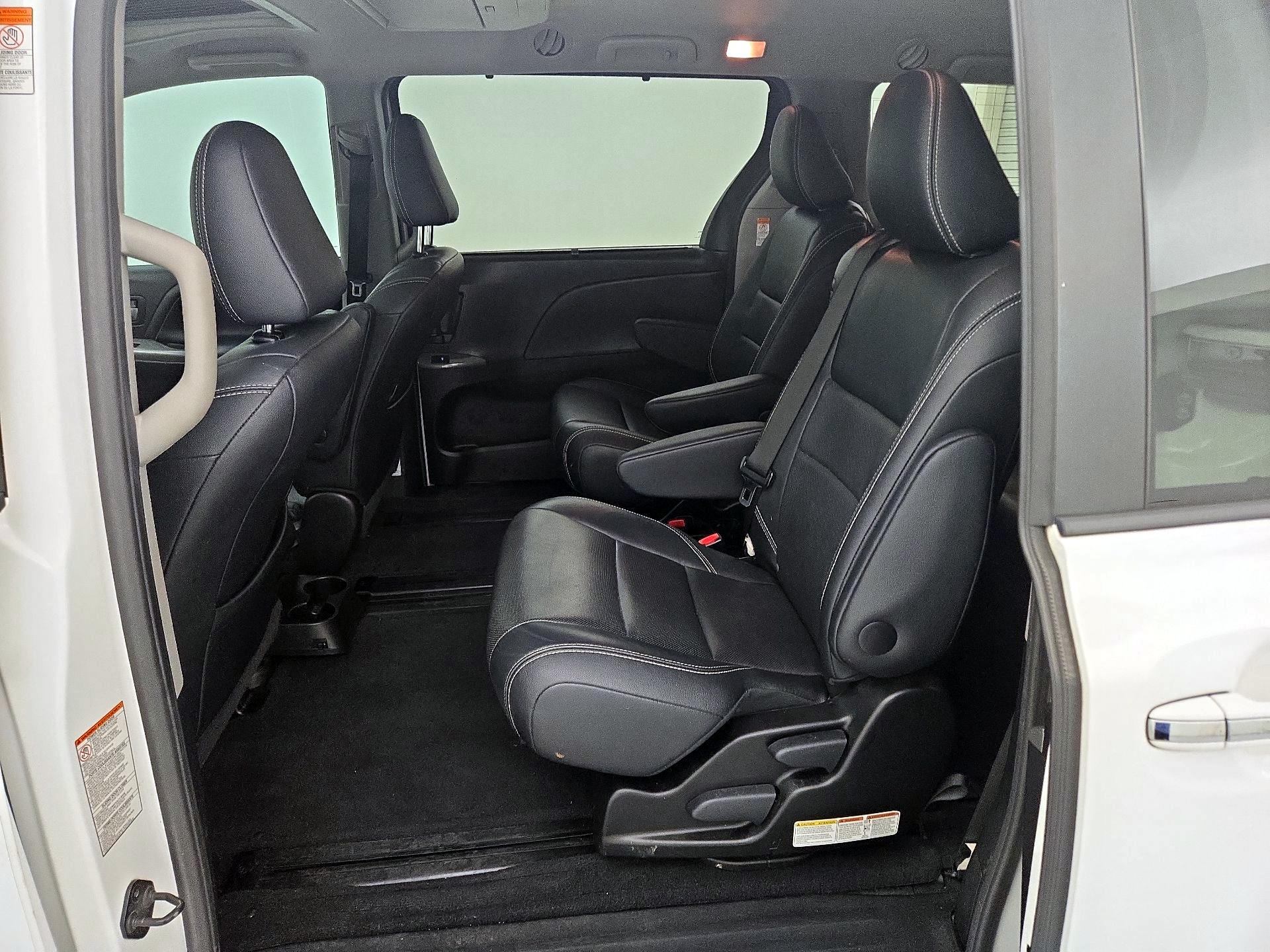 Thumbnail: 2015 Toyota Sienna - 20