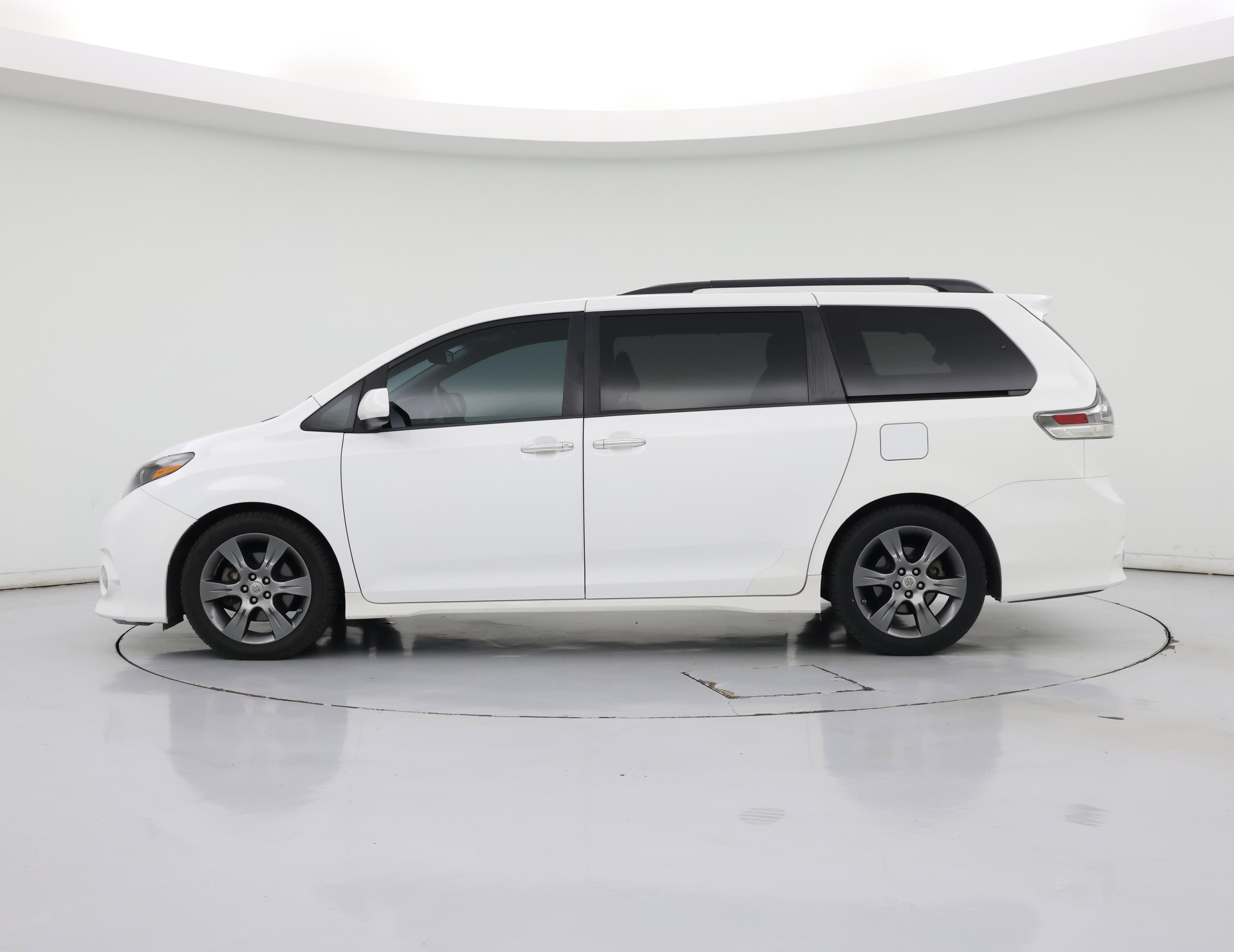 Thumbnail: 2015 Toyota Sienna - 3