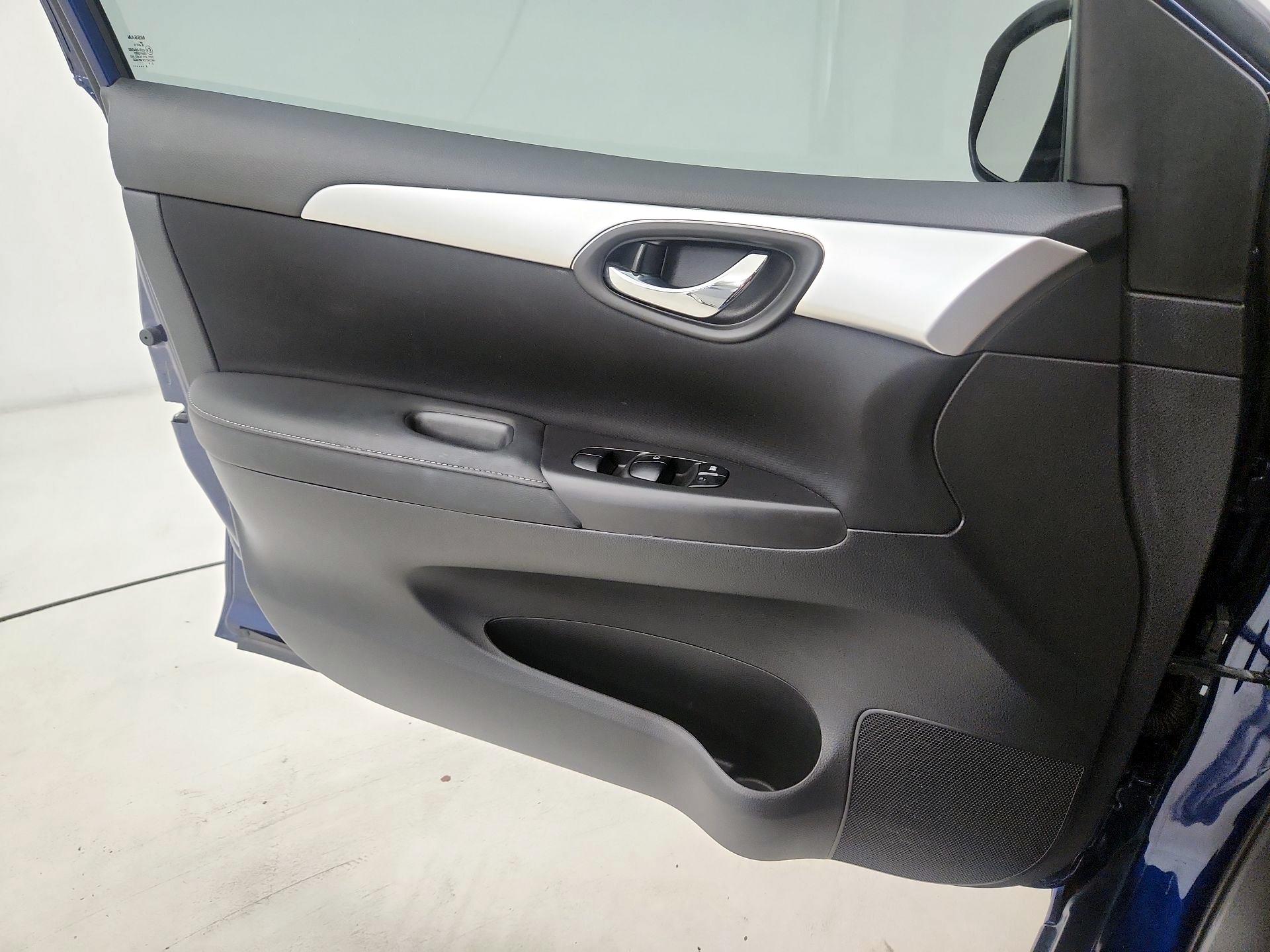 Thumbnail: 2019 Nissan Sentra - 12
