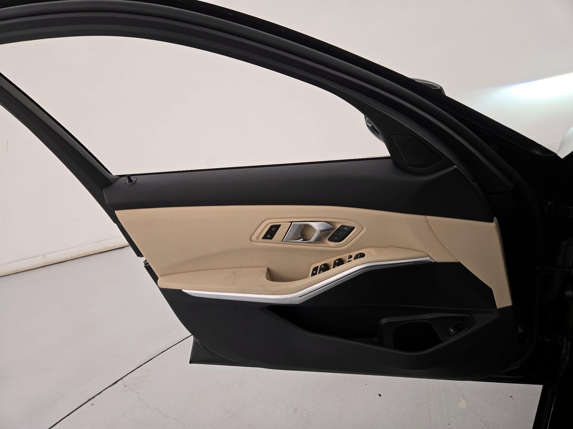 Thumbnail: 2024 BMW 3 Series - 12