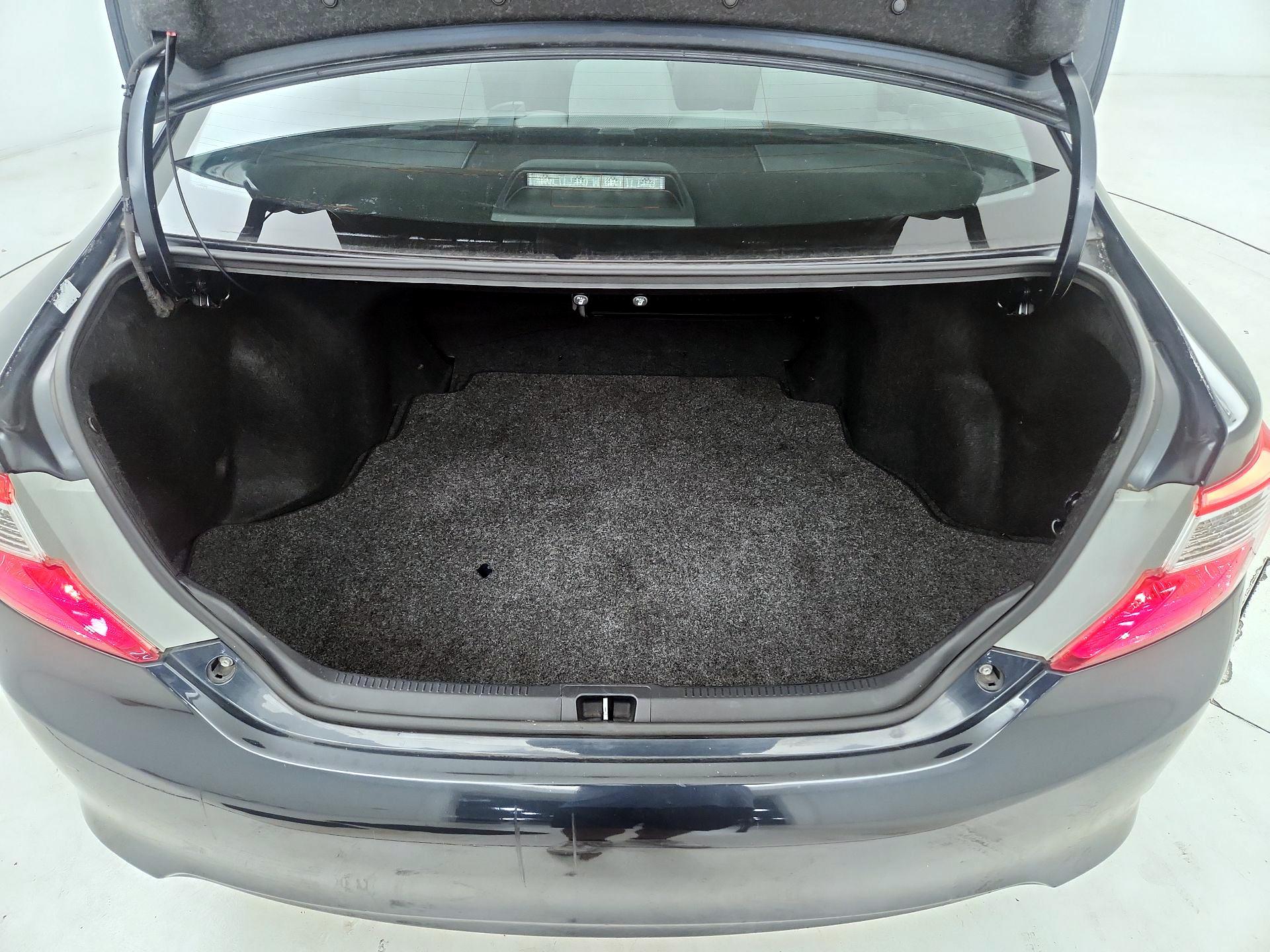Thumbnail: 2013 Toyota Camry - 16