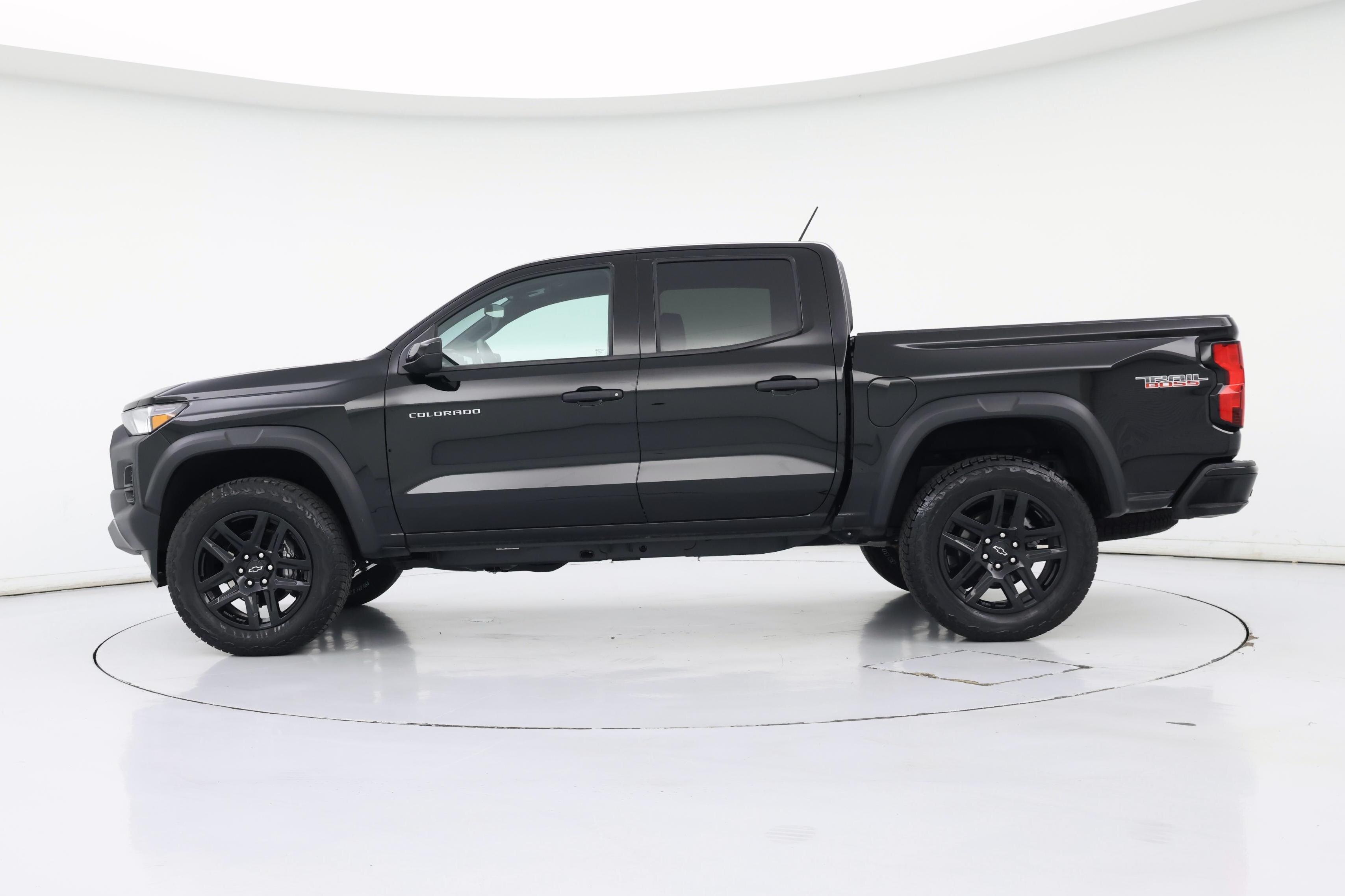 Thumbnail: 2024 Chevrolet Colorado - 3