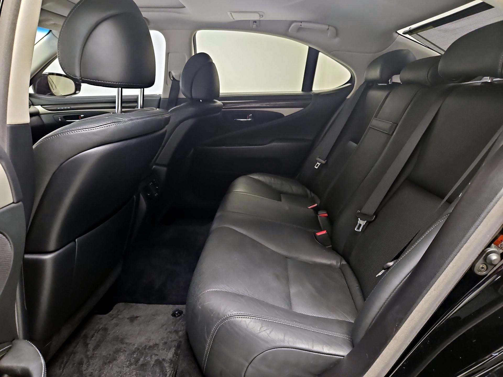 Thumbnail: 2016 Lexus LS - 17