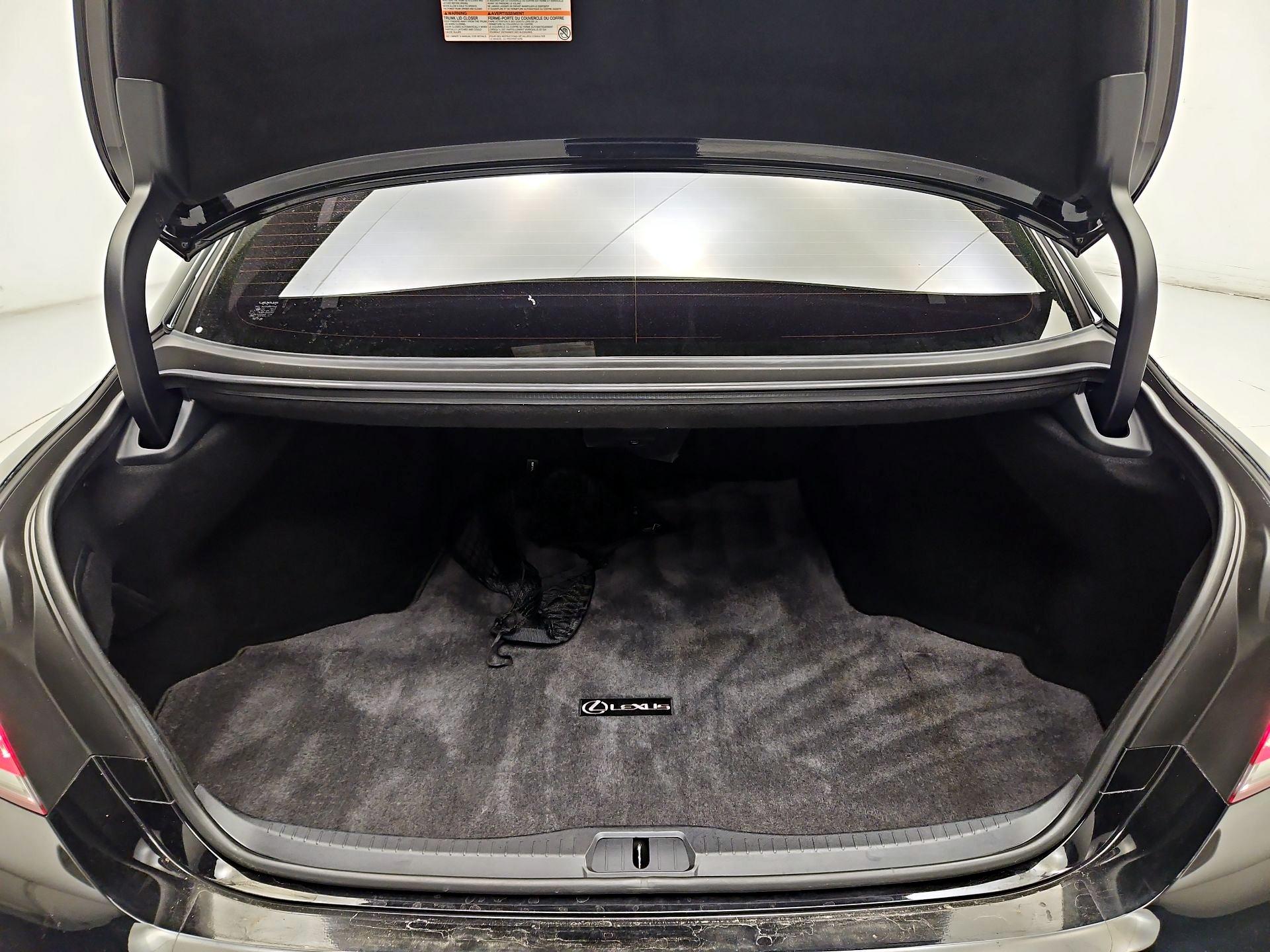 Thumbnail: 2016 Lexus LS - 18