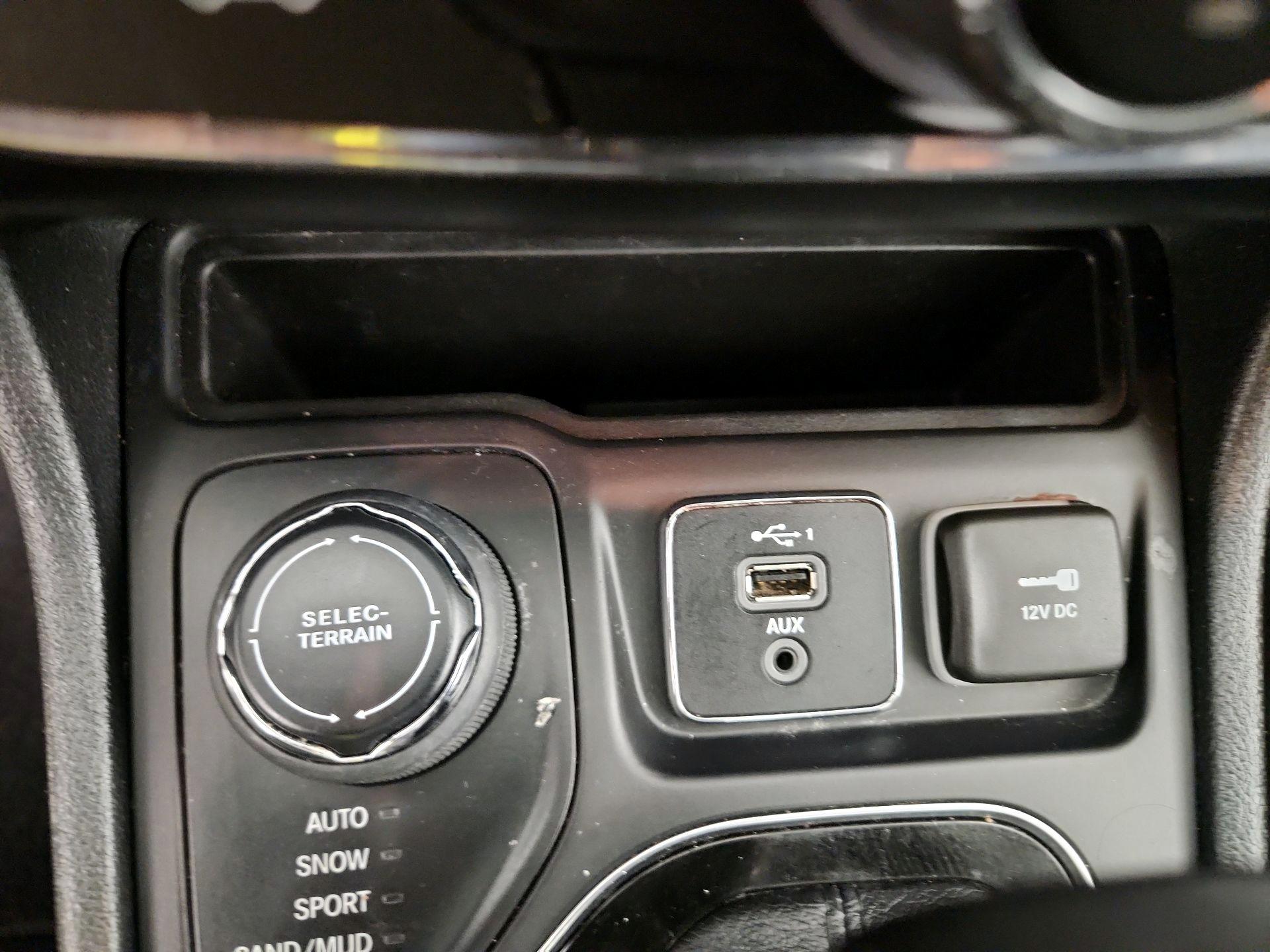 Thumbnail: 2019 Jeep Cherokee - 19