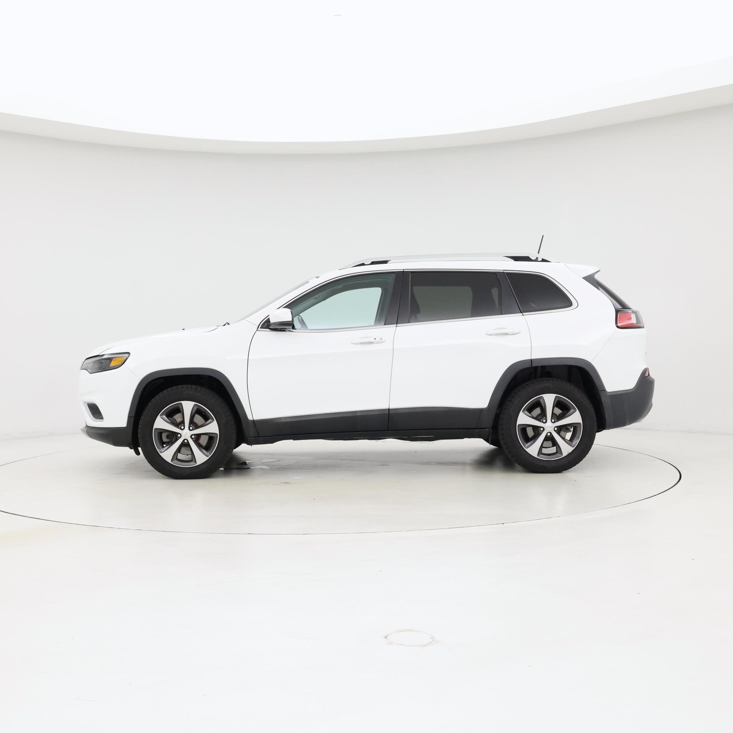 Thumbnail: 2019 Jeep Cherokee - 3