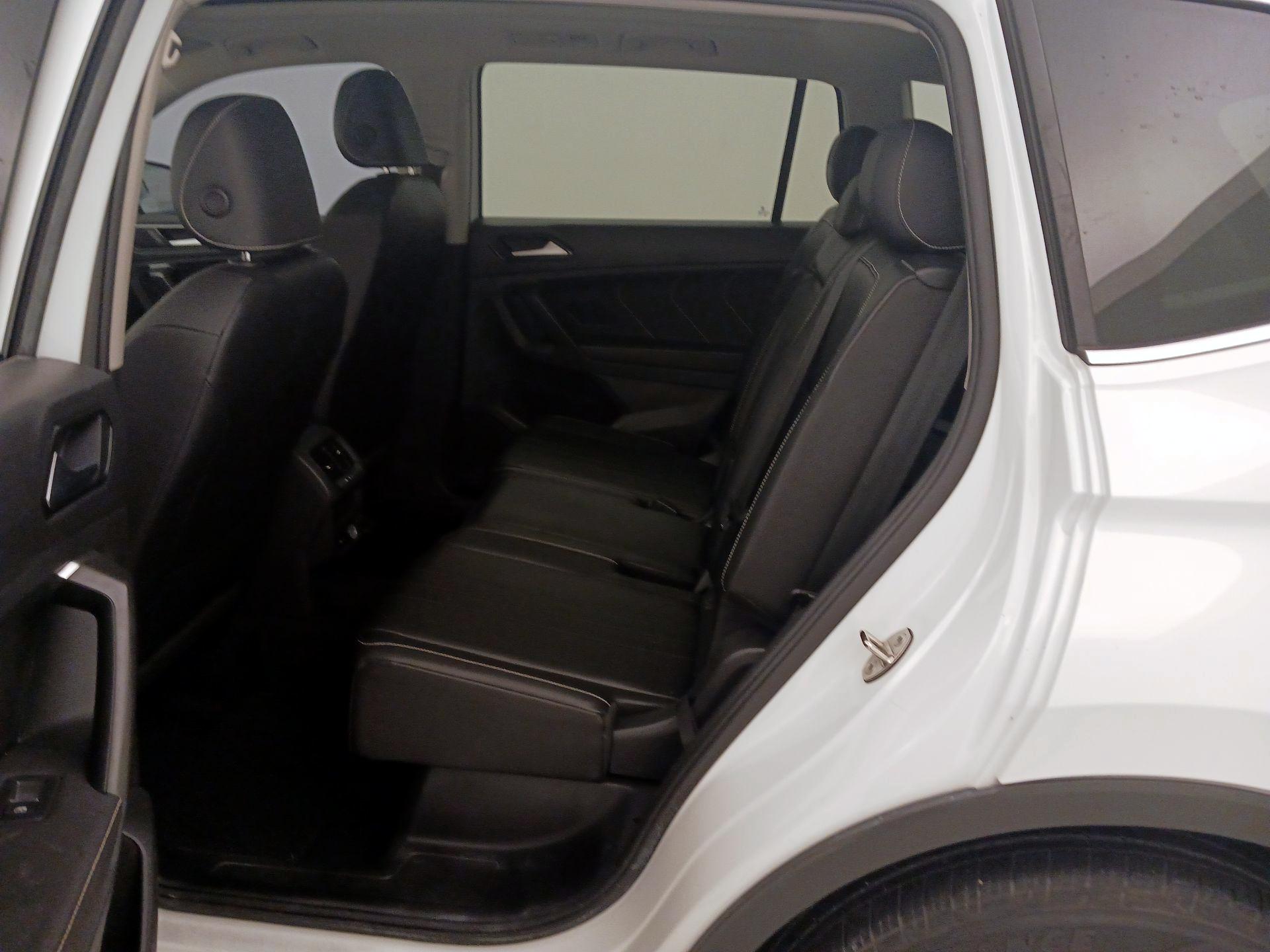 Thumbnail: 2022 Volkswagen Tiguan - 20