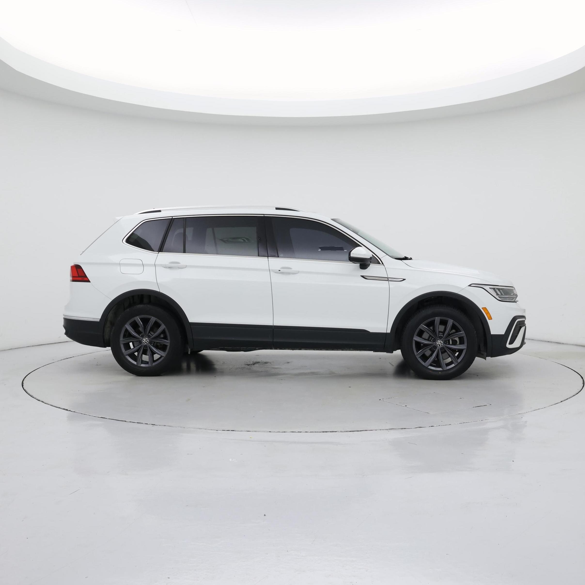 Thumbnail: 2022 Volkswagen Tiguan - 7