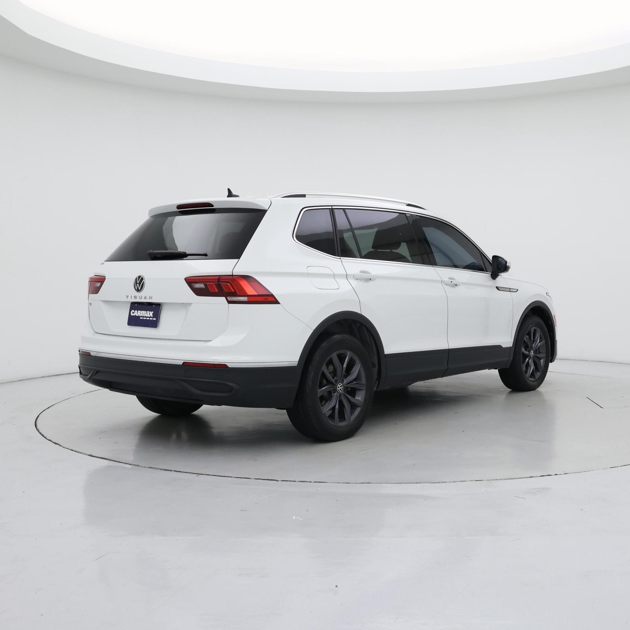 Thumbnail: 2022 Volkswagen Tiguan - 8