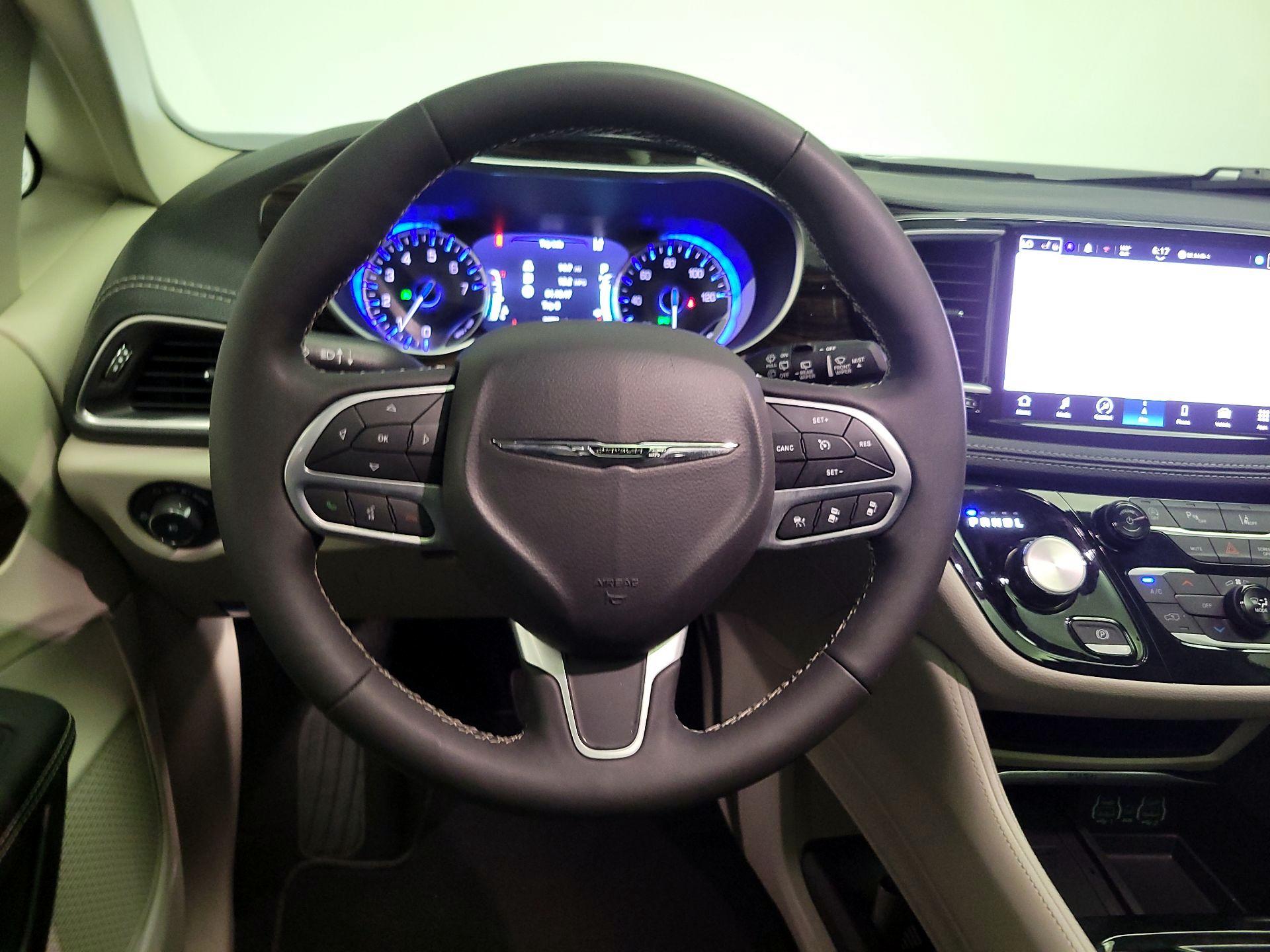 Thumbnail: 2024 Chrysler Pacifica - 10