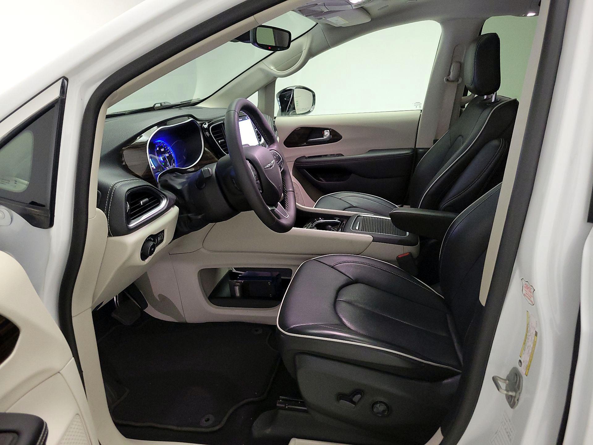 Thumbnail: 2024 Chrysler Pacifica - 11