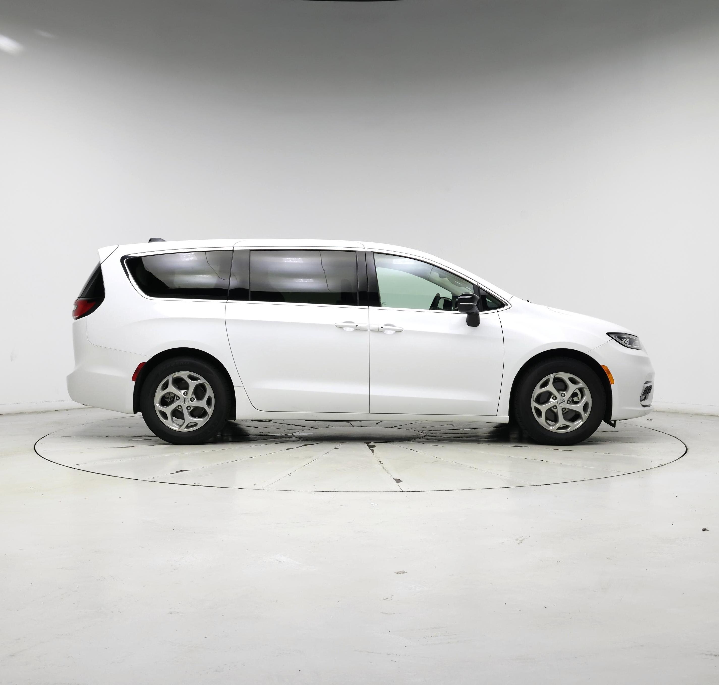 Thumbnail: 2024 Chrysler Pacifica - 7