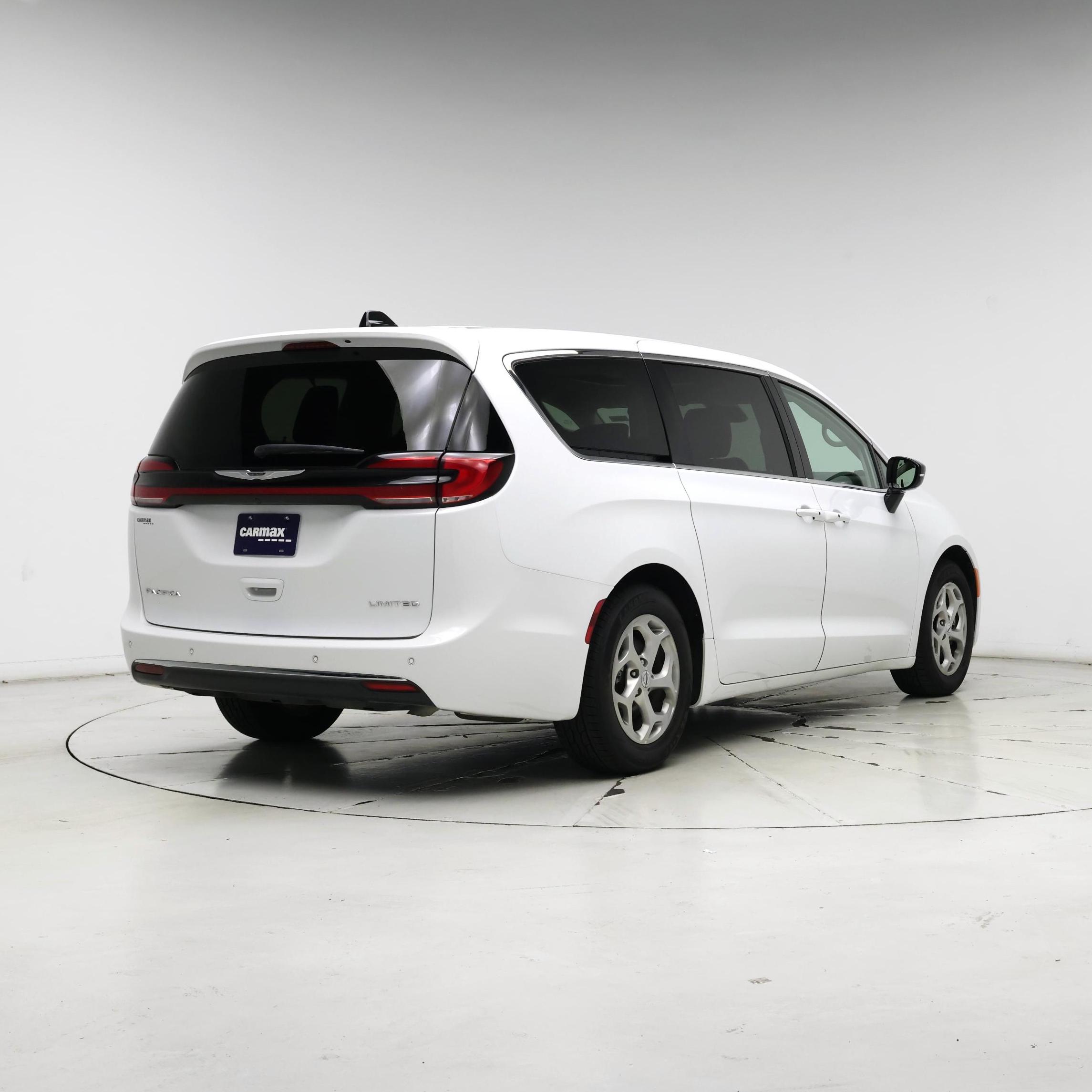 Thumbnail: 2024 Chrysler Pacifica - 8