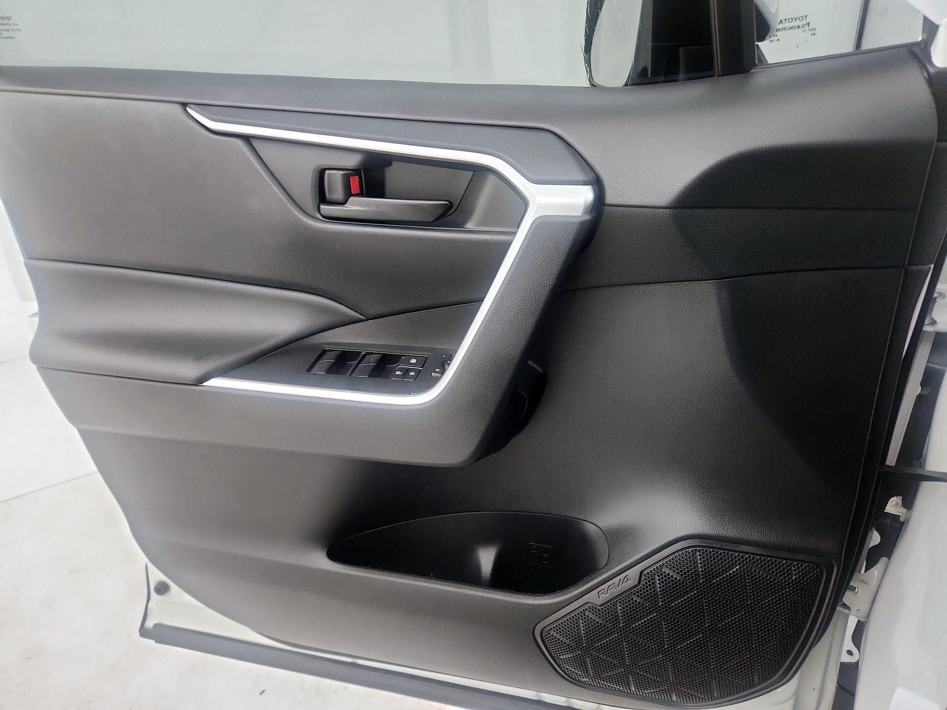 Thumbnail: 2023 Toyota RAV4 - 12