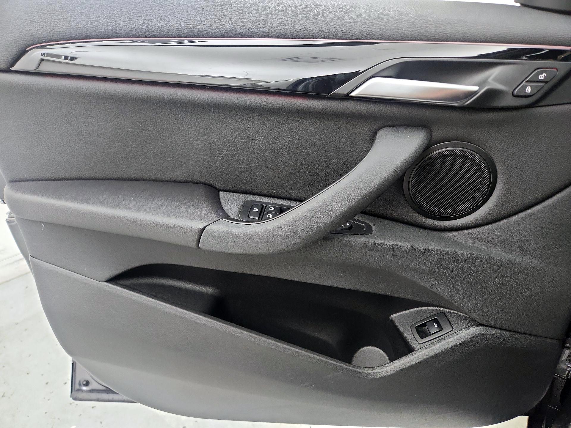 Thumbnail: 2022 BMW X1 - 12