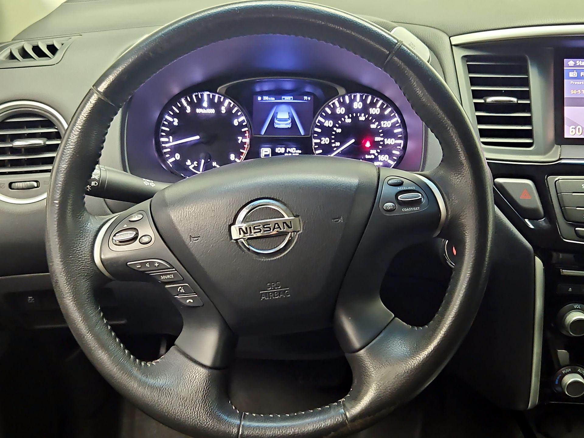 Thumbnail: 2014 Nissan Pathfinder - 10