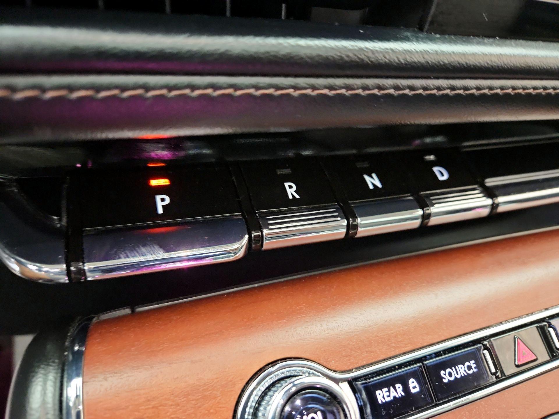 Thumbnail: 2020 Lincoln Aviator - 18