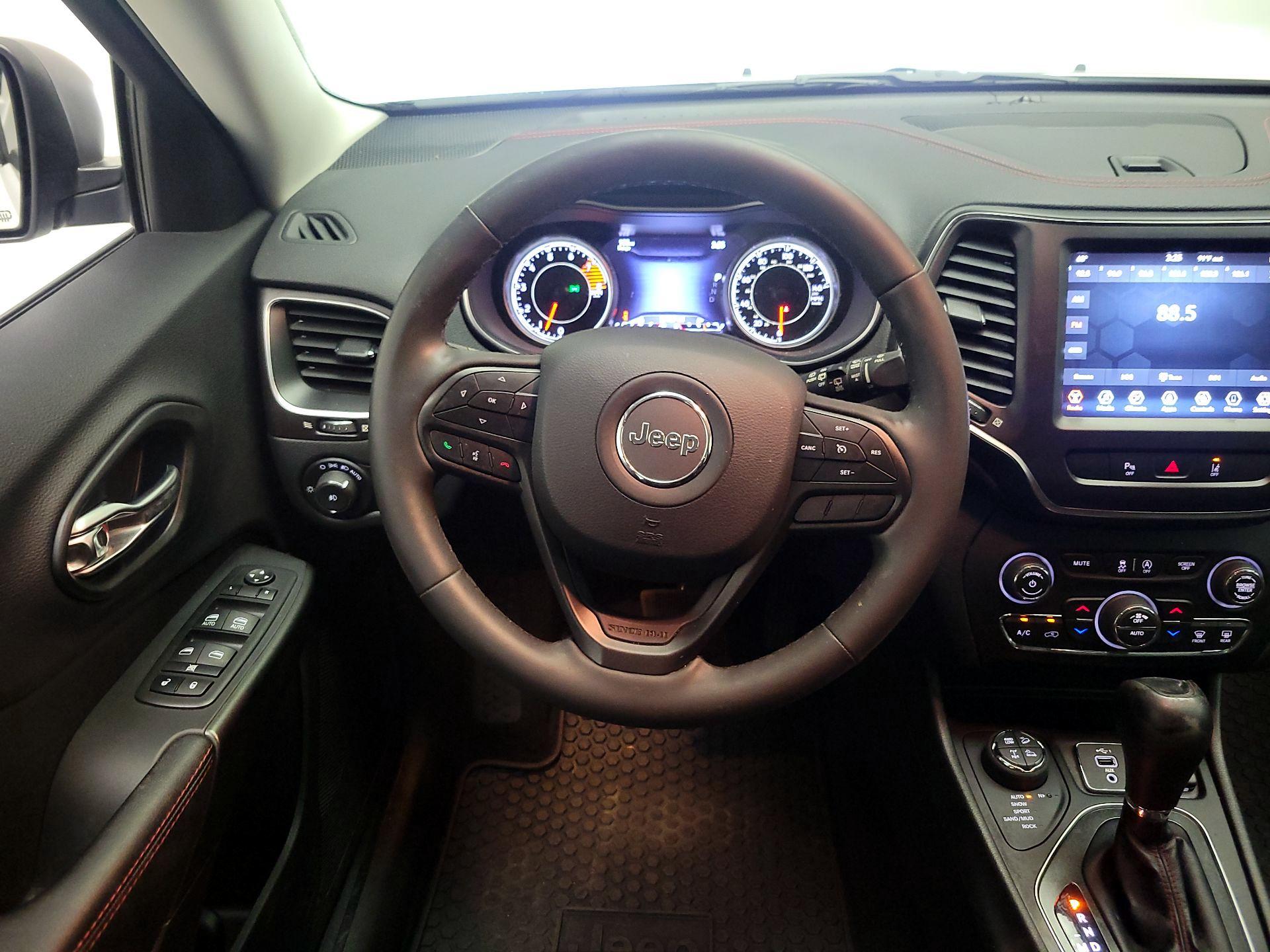 Thumbnail: 2021 Jeep Cherokee - 10