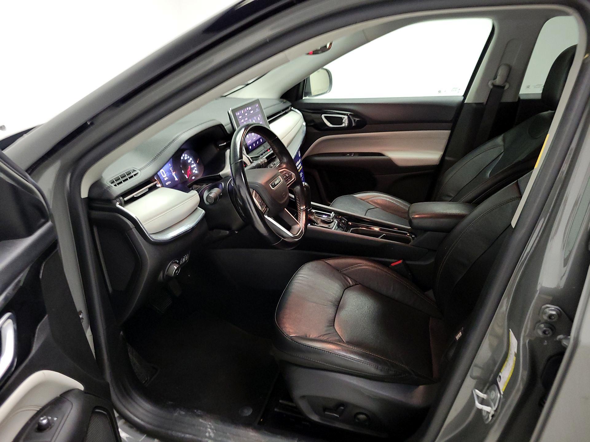 Thumbnail: 2022 Jeep Compass - 11