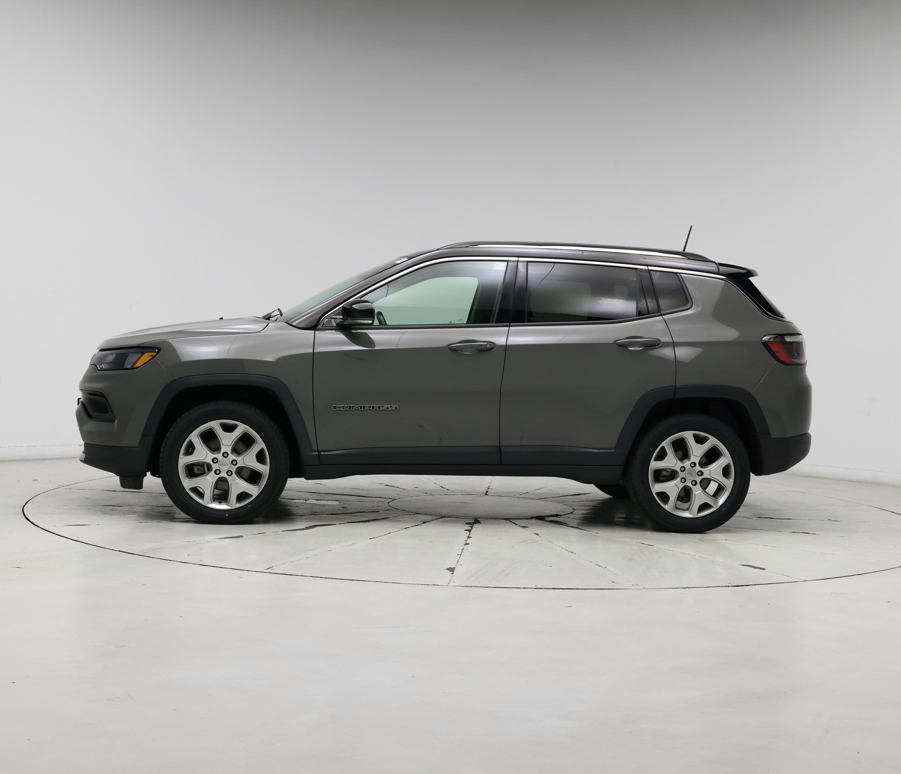 Thumbnail: 2022 Jeep Compass - 3