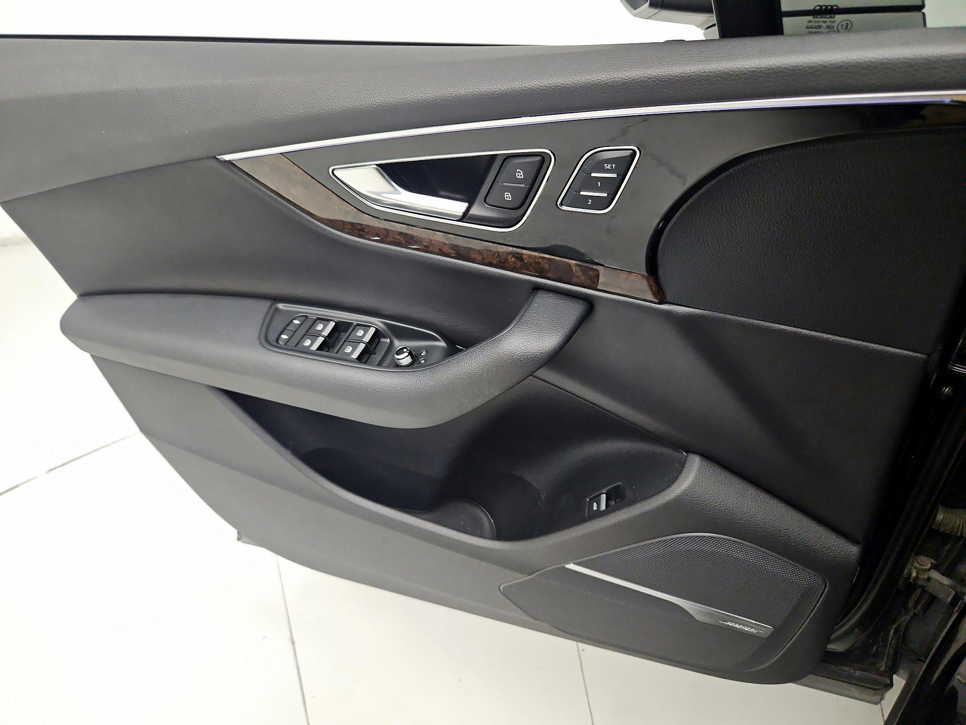 Thumbnail: 2019 Audi Q7 - 12