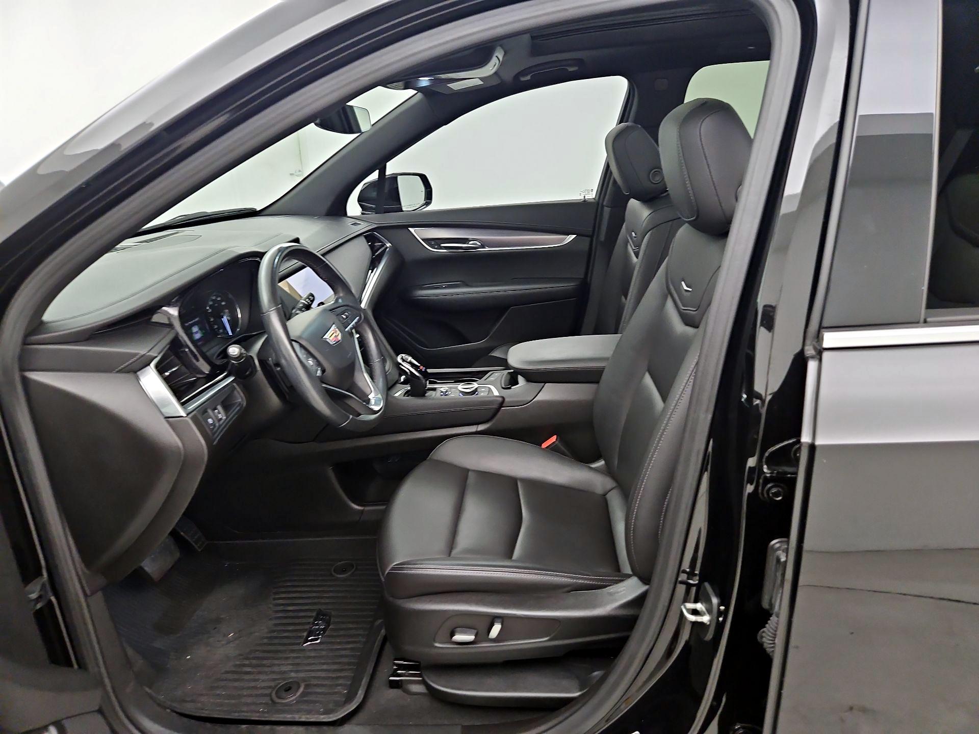 Thumbnail: 2023 Cadillac XT6 - 11