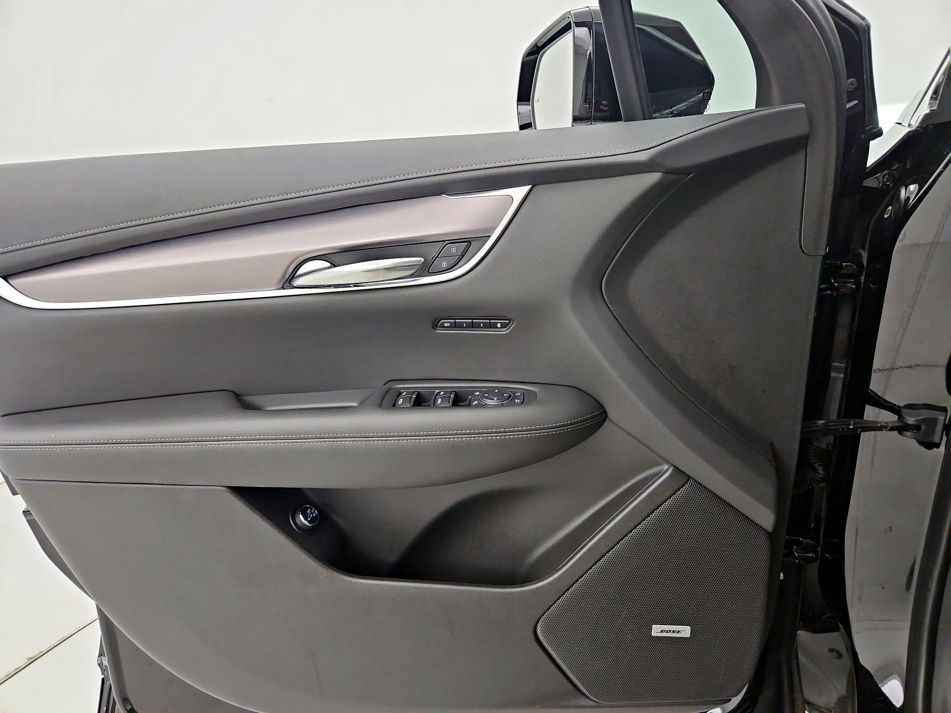 Thumbnail: 2023 Cadillac XT6 - 12
