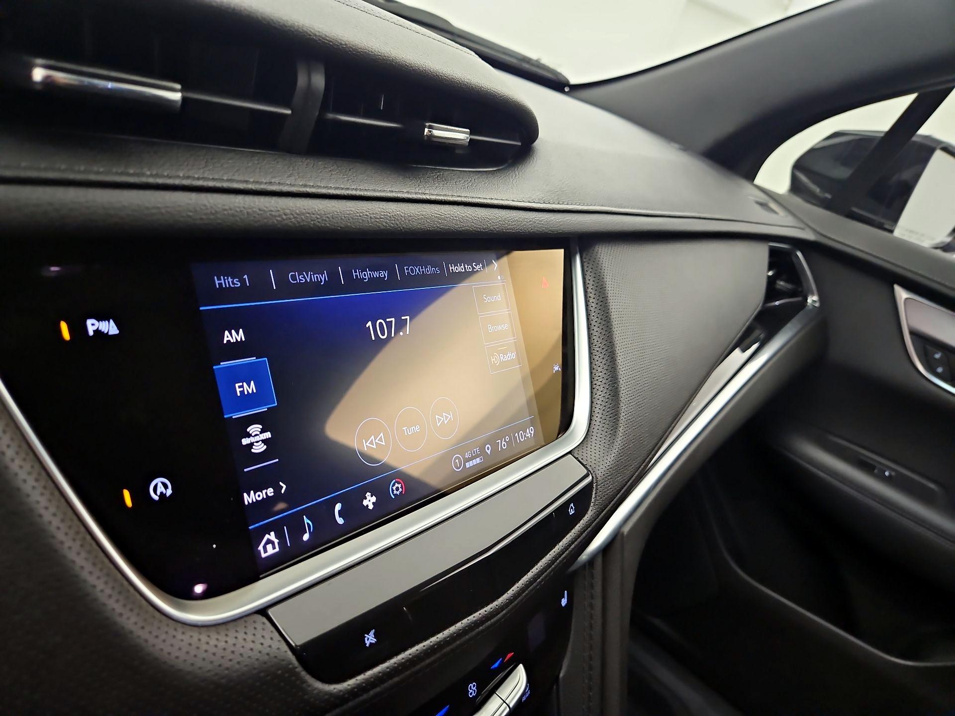 Thumbnail: 2023 Cadillac XT6 - 16