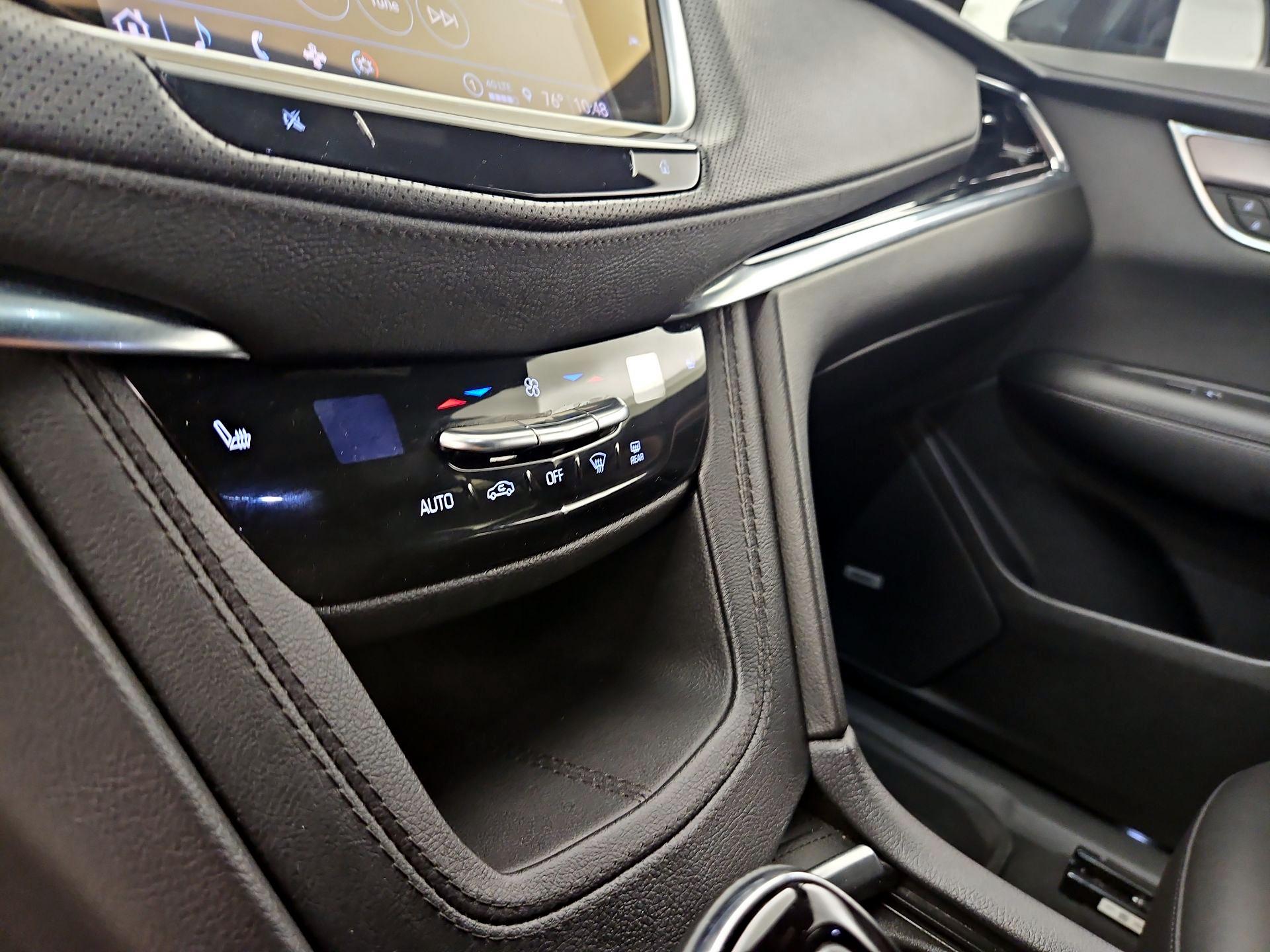 Thumbnail: 2023 Cadillac XT6 - 17