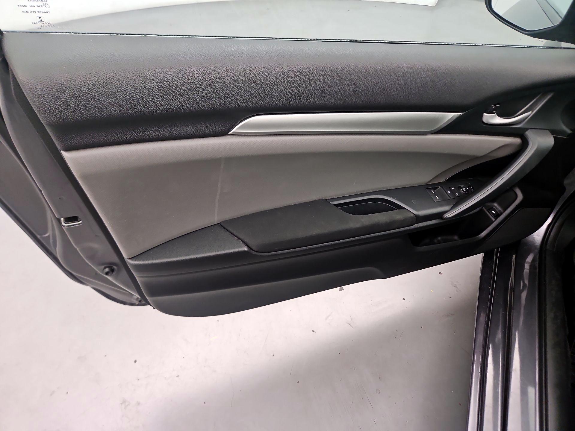 Thumbnail: 2016 Honda Civic - 12