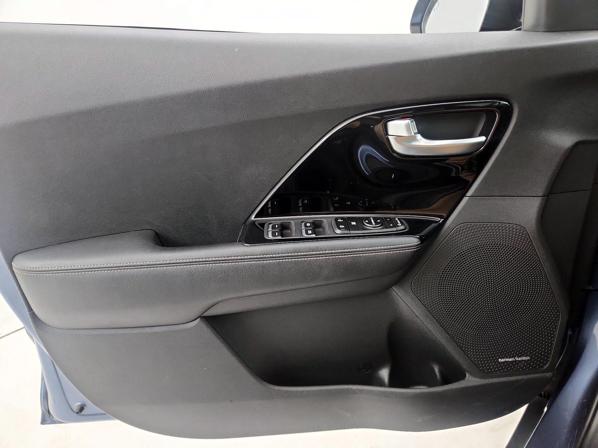 Thumbnail: 2022 Kia Niro - 12