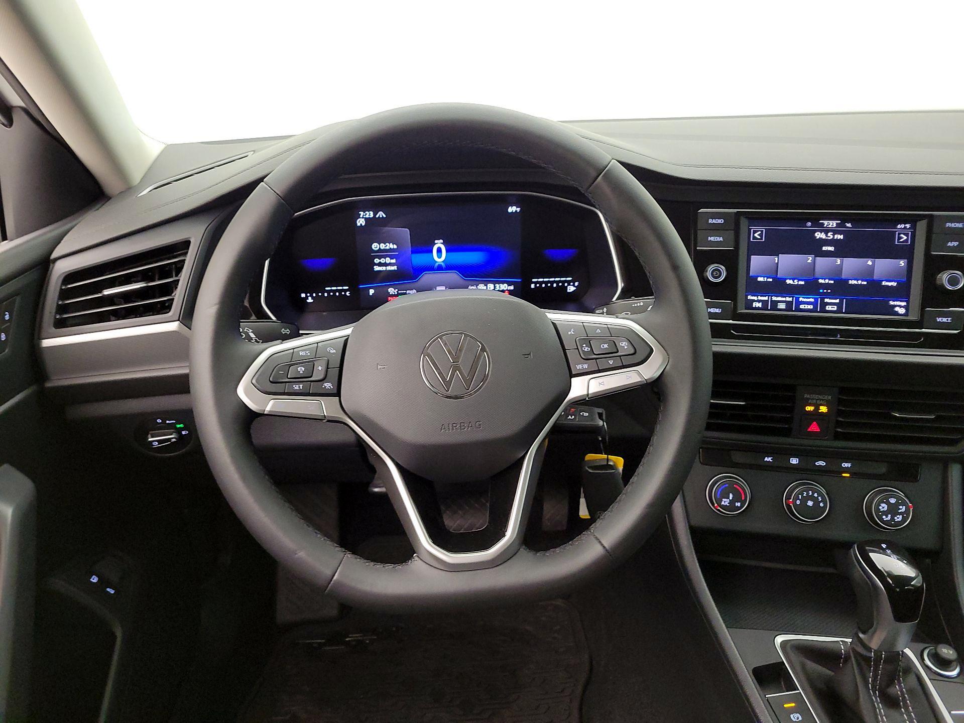 Thumbnail: 2024 Volkswagen Jetta - 10